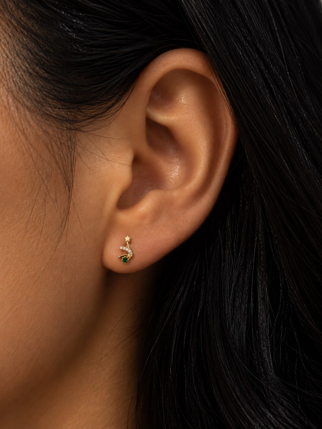 Gouden Sterren Oorstekers met Groene CZ Steentjes – 925 Sterling Zi… - 155294 Gouden Sterren Oorstekers met Groene CZ Steentjes – 925 Sterling Zilver 18K Gold Plated | Cleopatra's World