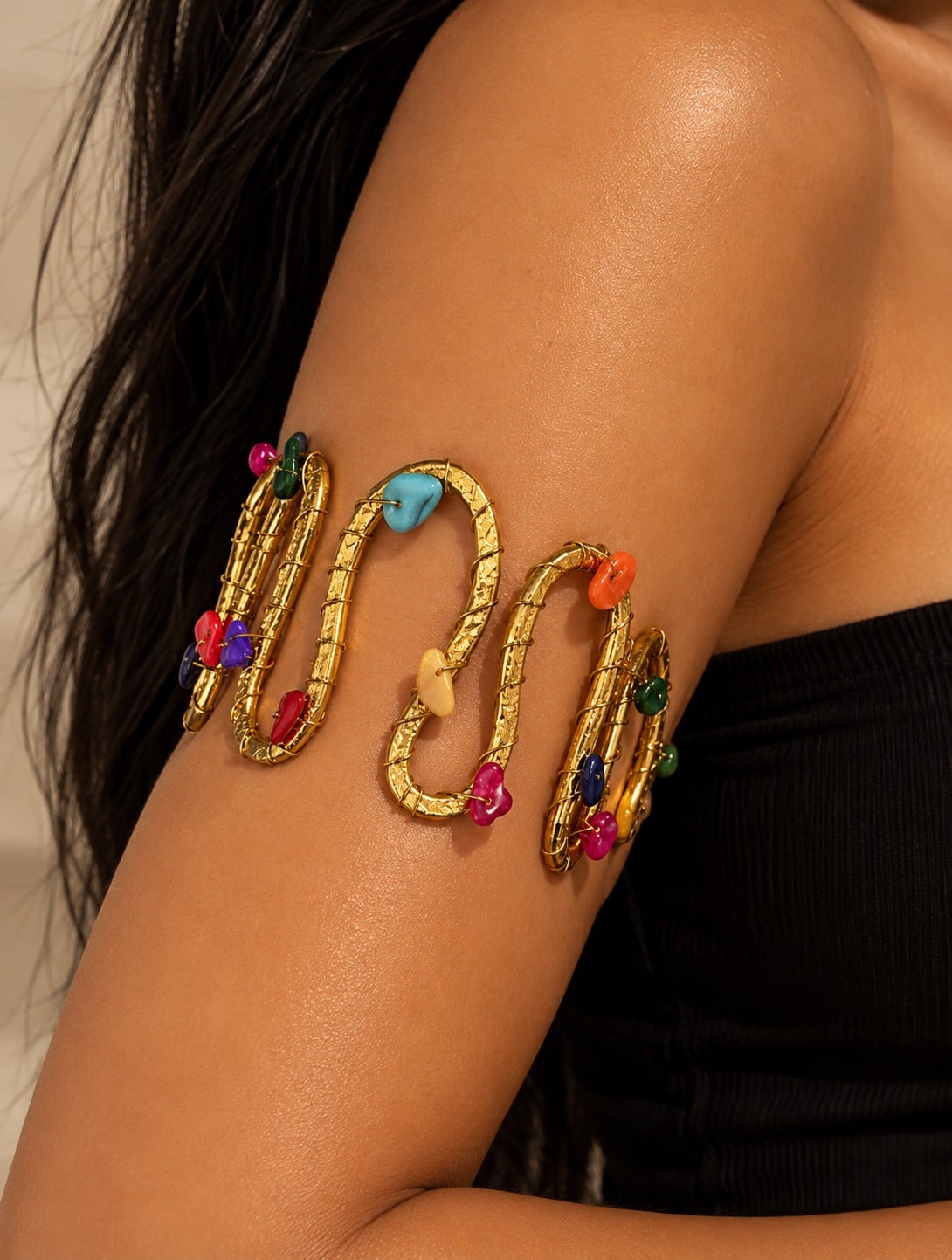 Handgemaakte Goudkleurige Statement Arm Cuff met Kleurrijke Kralen | Boho Bovenarmband – Cleopatra's World
