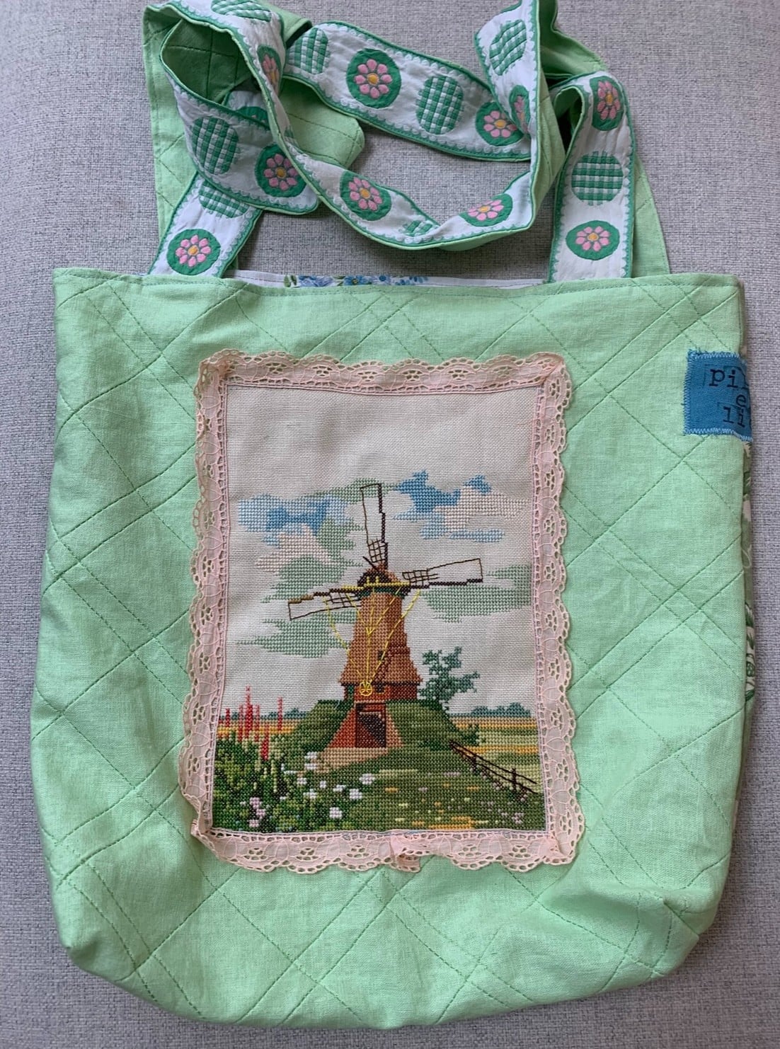 Groene Totebag van vintage stoffen en geborduurde molen - 135980 Groene Totebag van vintage stoffen en geborduurde molen