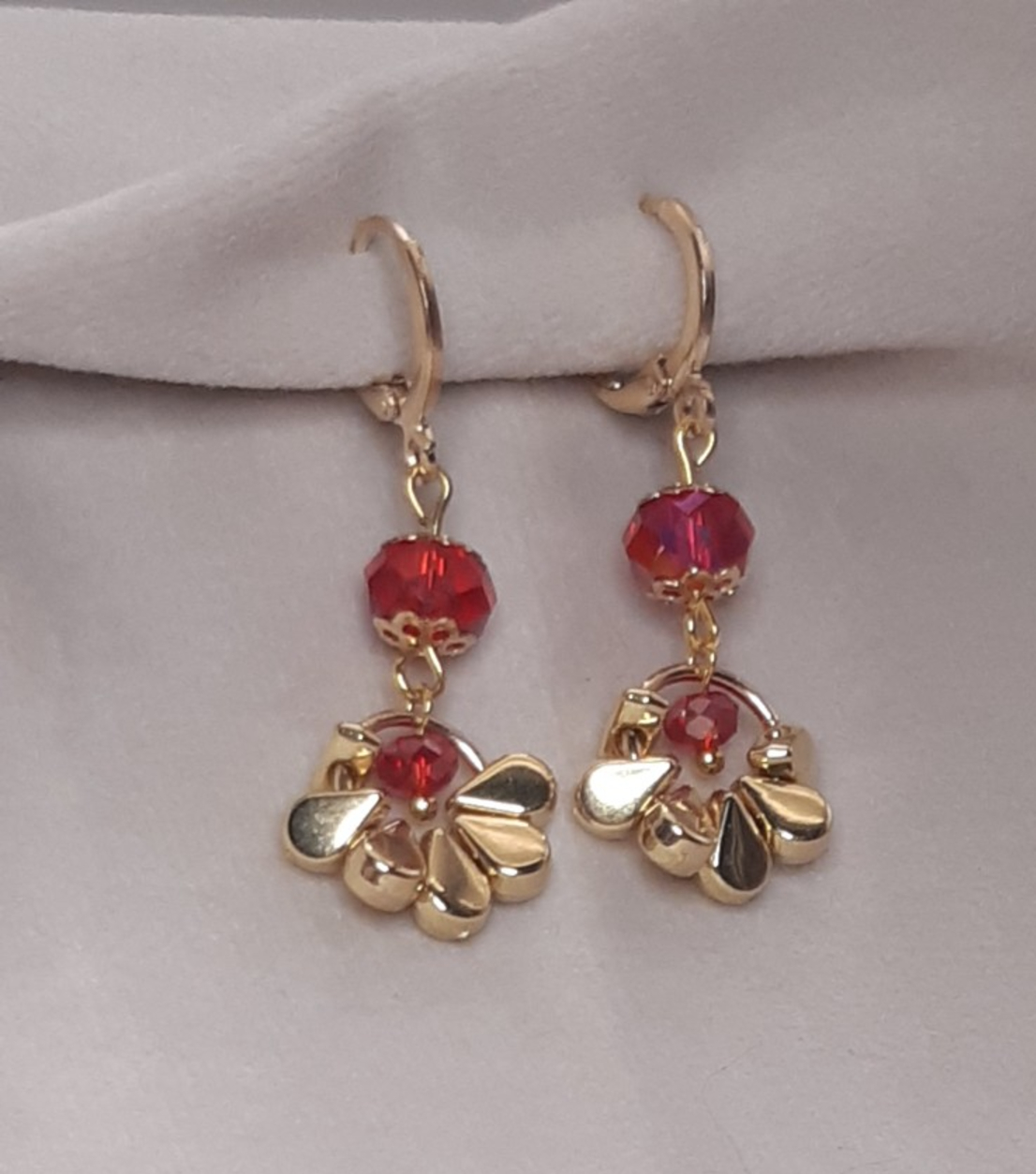 Gouden Edge: Handgemaakte Oorbellen met glazen kralen - 101176 Gouden Edge: Handgemaakte Oorbellen met glazen kralen