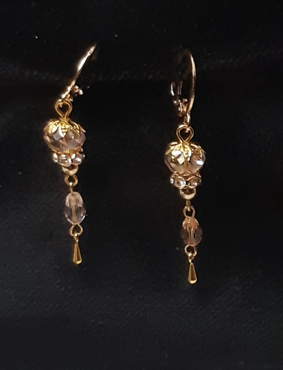 Sierlijke Kralen: Handgemaakte oorbellen met roze glazen kralen