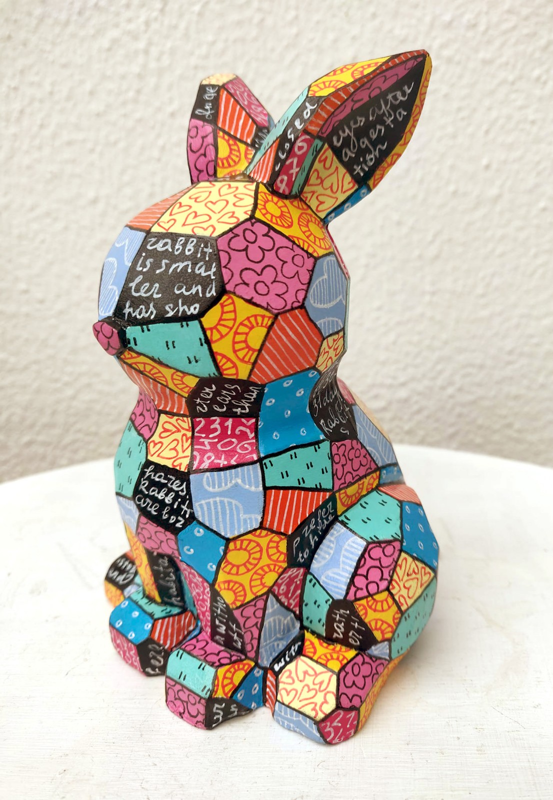 Konijn - Handgeschilderd Kleurrijk Beeldje