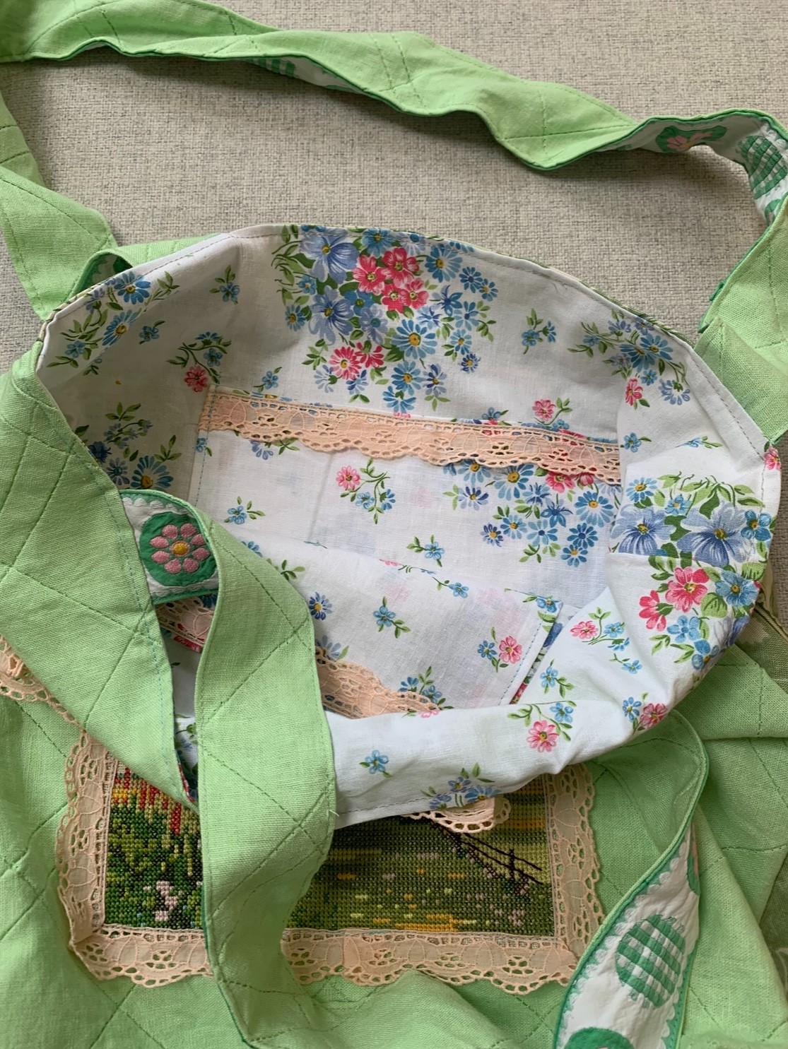 Groene Totebag van vintage stoffen en geborduurde molen - 135984 Groene Totebag van vintage stoffen en geborduurde molen