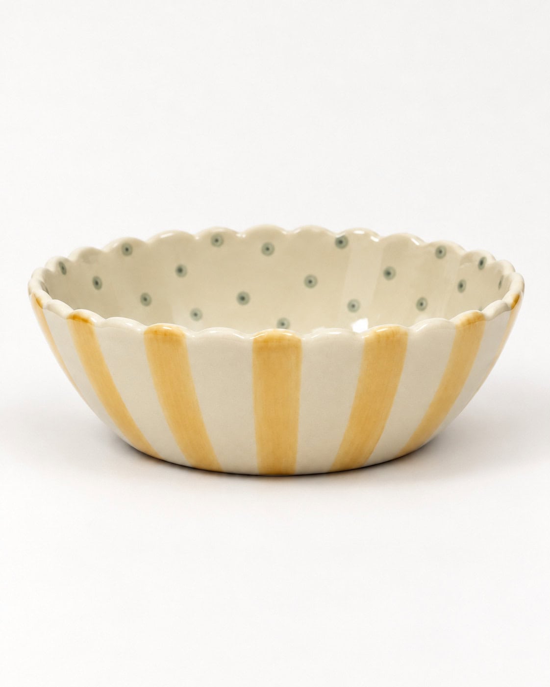 Bloomingville chipsschaal met golfrand en stippen - 156240 Bloomingville chipsschaal met golfrand en stippen