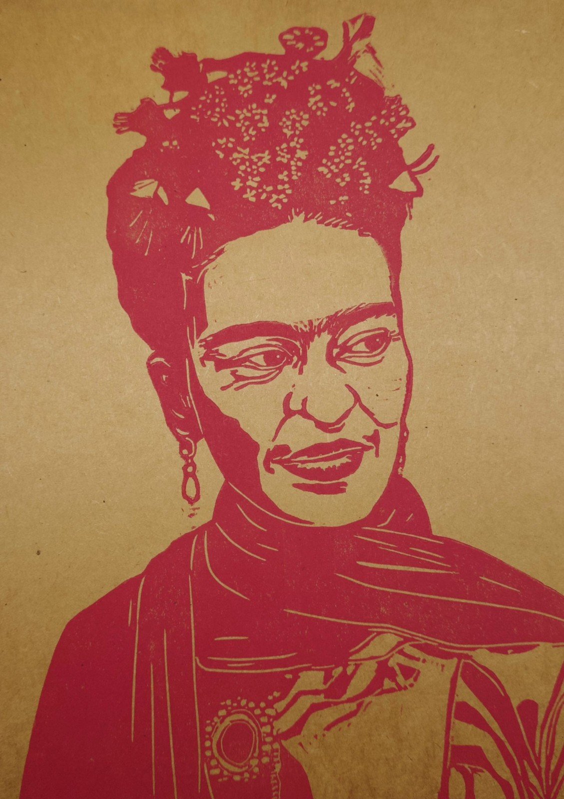 Linoportret van Frida Kahlo – handgedrukte A4 linoprint in fuchsia of oranje
