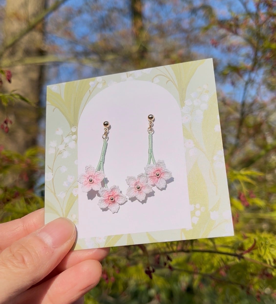 Micro gehaakte kersenbloesem oorbellen