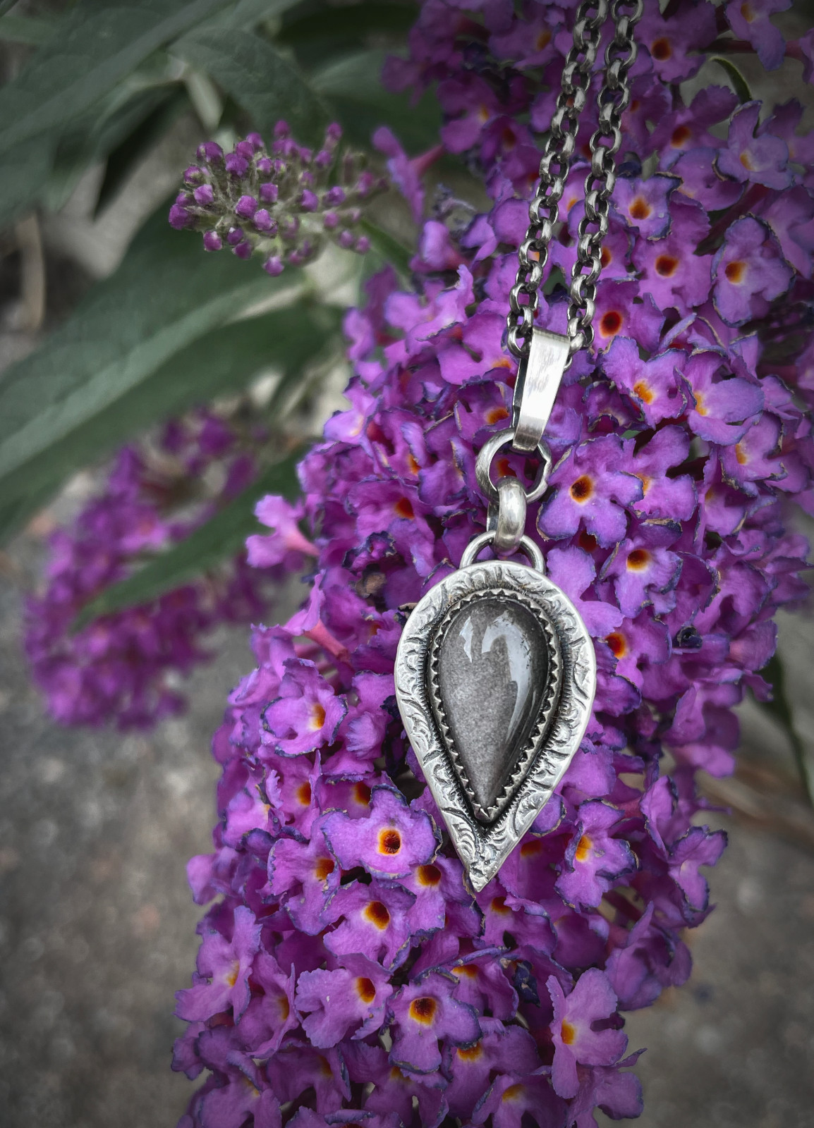 Handgemaakte zilveren hanger met peervormige obsidiaan – Nikkelvrij