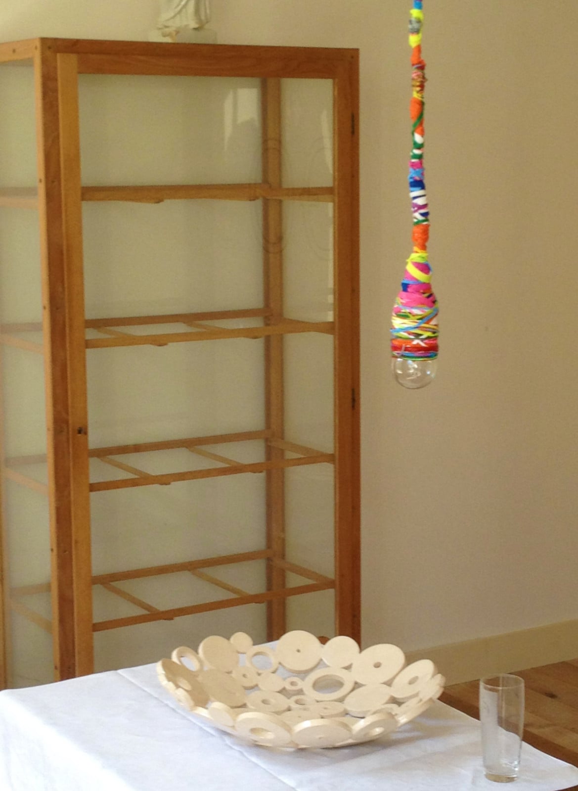 Handgemaakte schaal keramiek (variant), gesigneerd en genummerd(Ø 40… - 109126 Handgemaakte schaal keramiek (variant), gesigneerd en genummerd(Ø 40 cm) Nicolaas Maathuis (NIC-O)