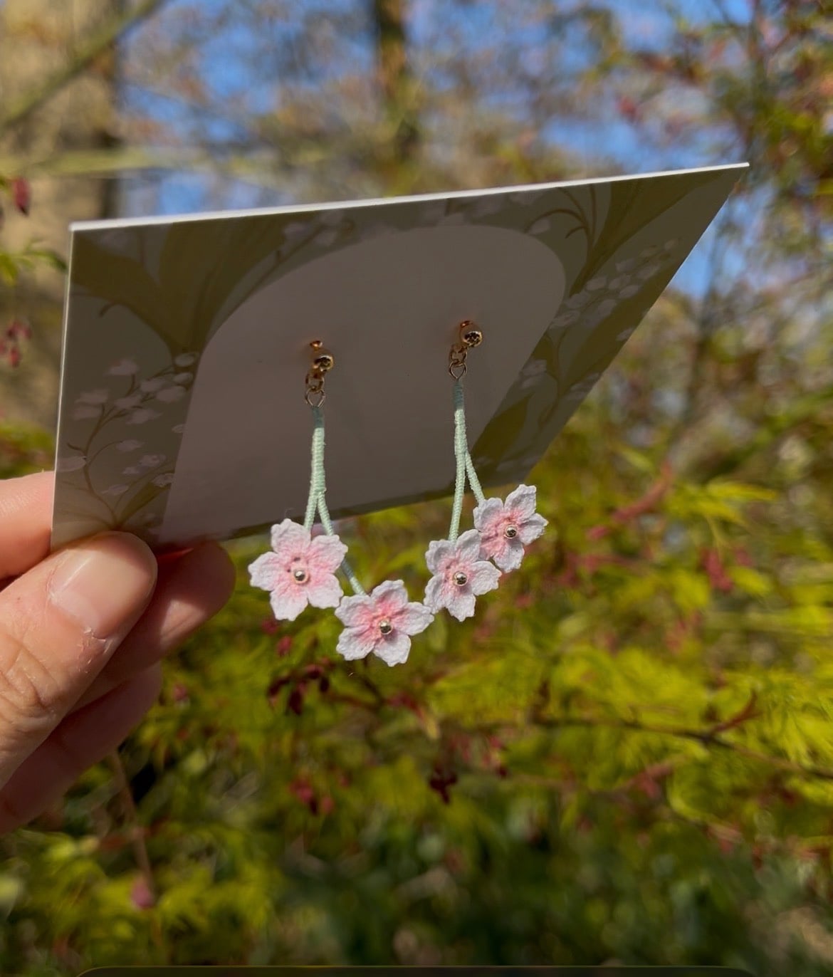 Micro gehaakte kersenbloesem oorbellen
