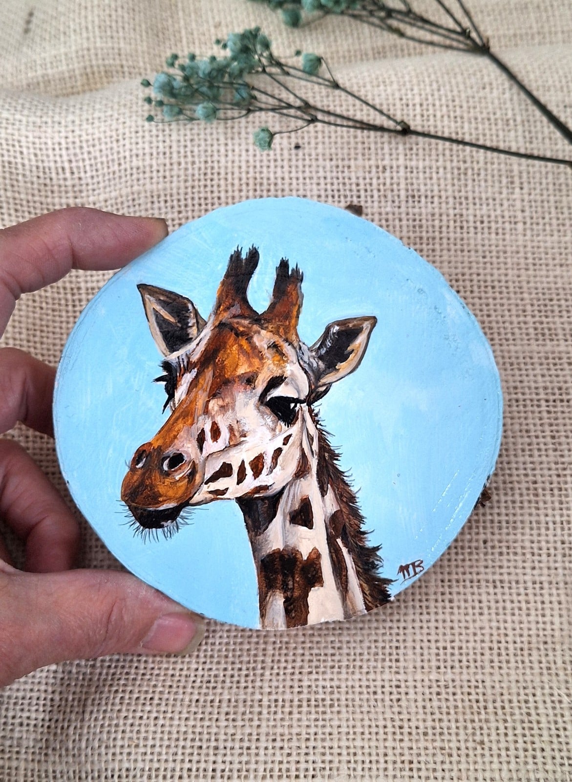 Giraffe op houtschijf