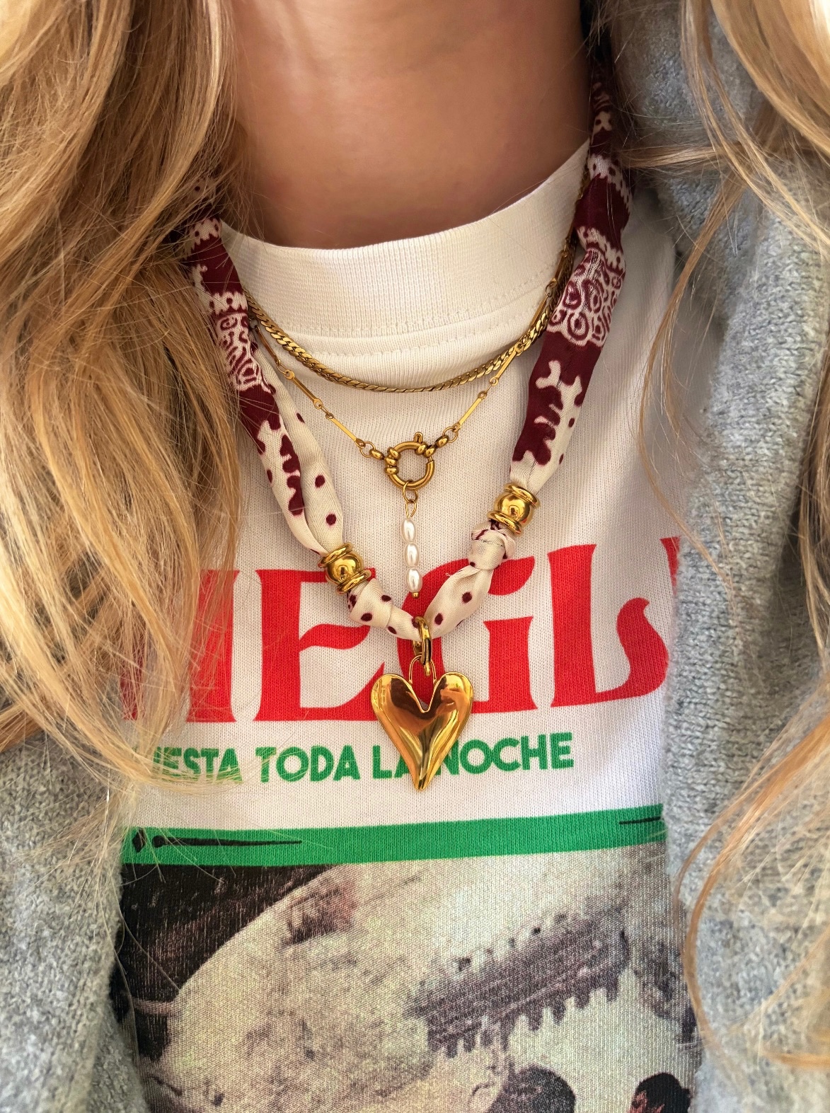 Stof ketting van bordeaux bandanaprint met RVS bedel - 102264 Stof ketting van bordeaux bandanaprint met RVS bedel