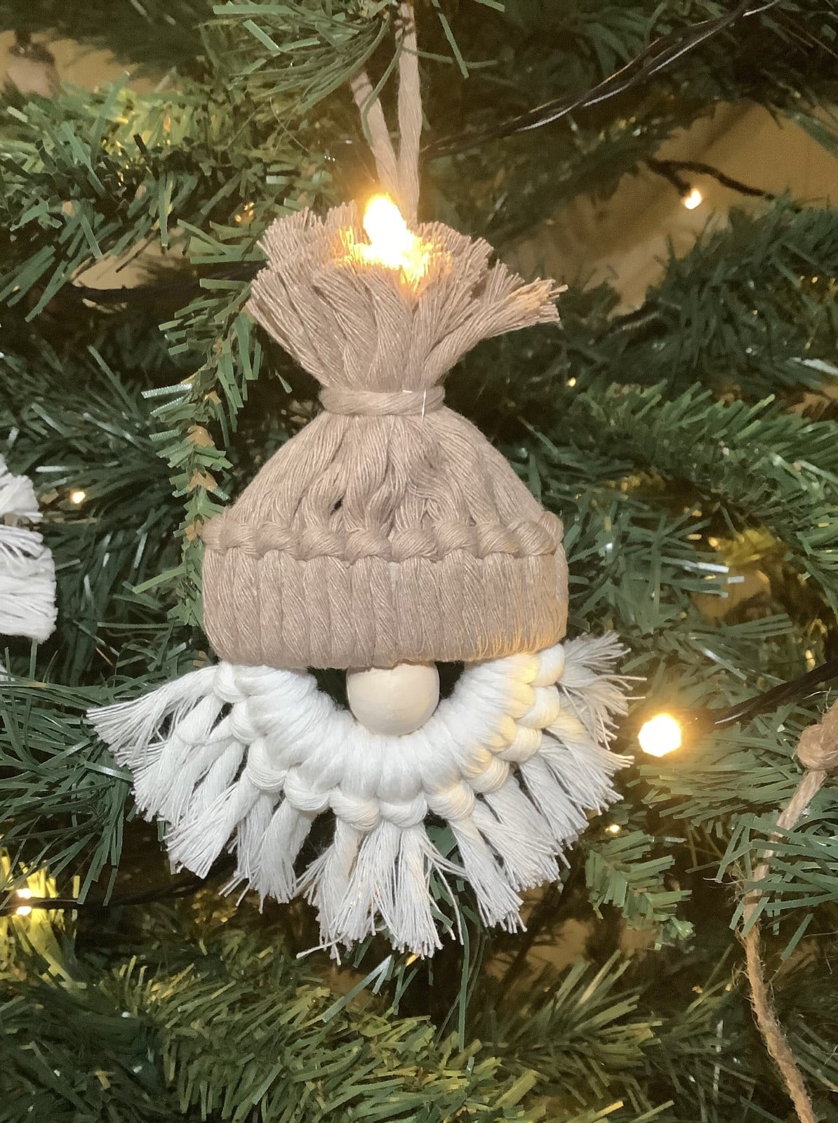 Kerstman met beige muts – handgemaakte kerstdecoratie - 150535 Kerstman met beige muts – handgemaakte kerstdecoratie