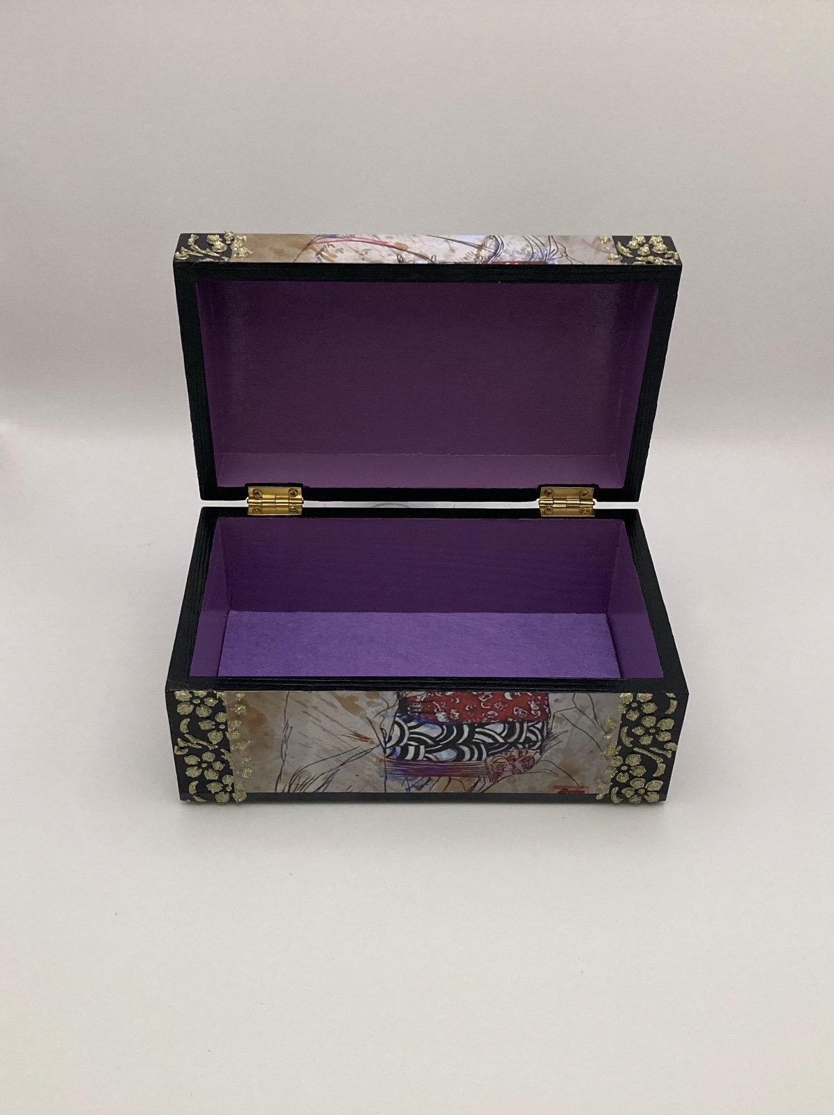 Grenen kistje ‘Maiko’ voor interieur of cadeau - 85986 Handgedecoreerde houten sieradendoos ‘Maiko’