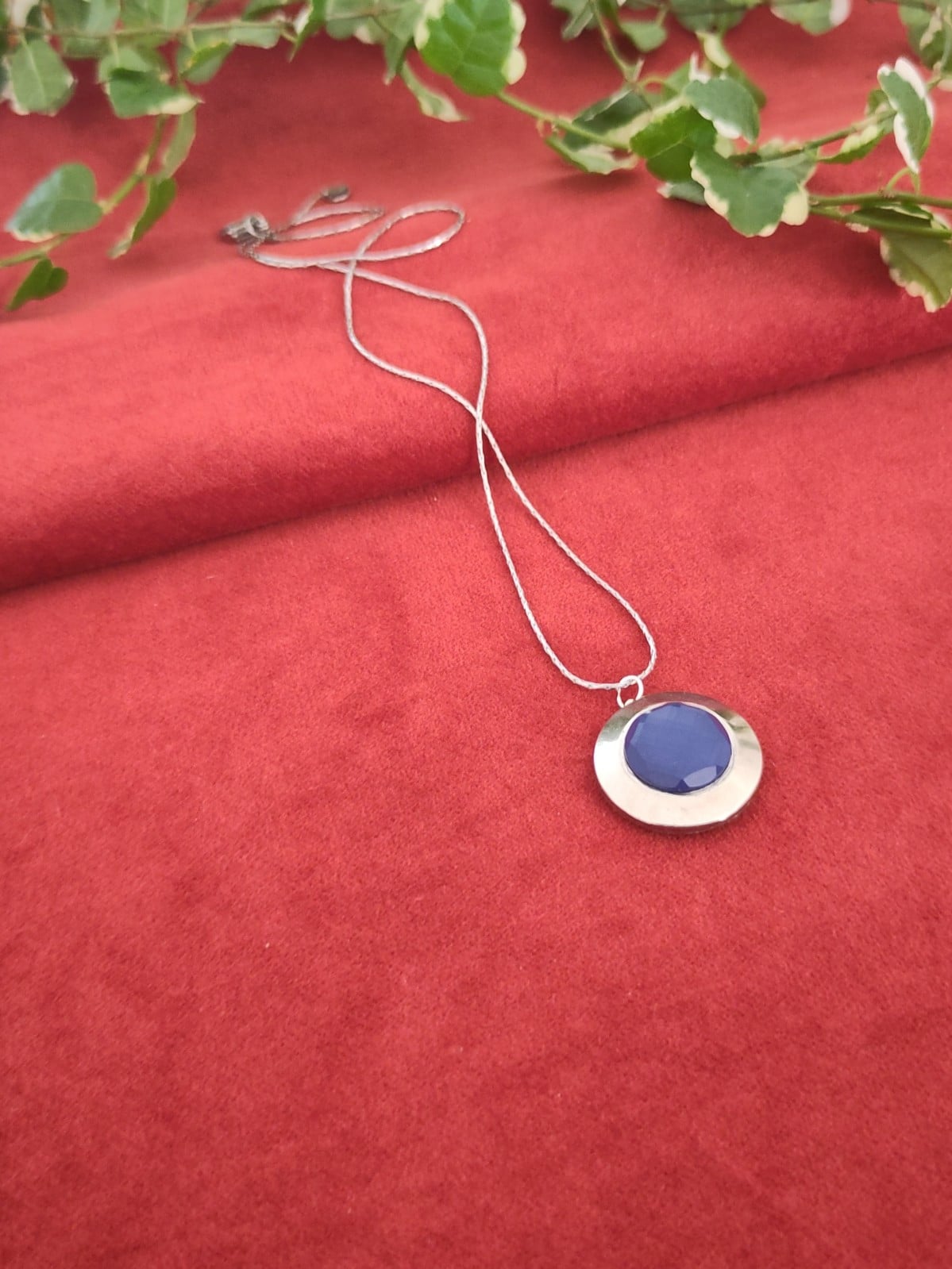 Ketting met een verhaal — ✿ — vintage hanger (ca. 1960–1970)