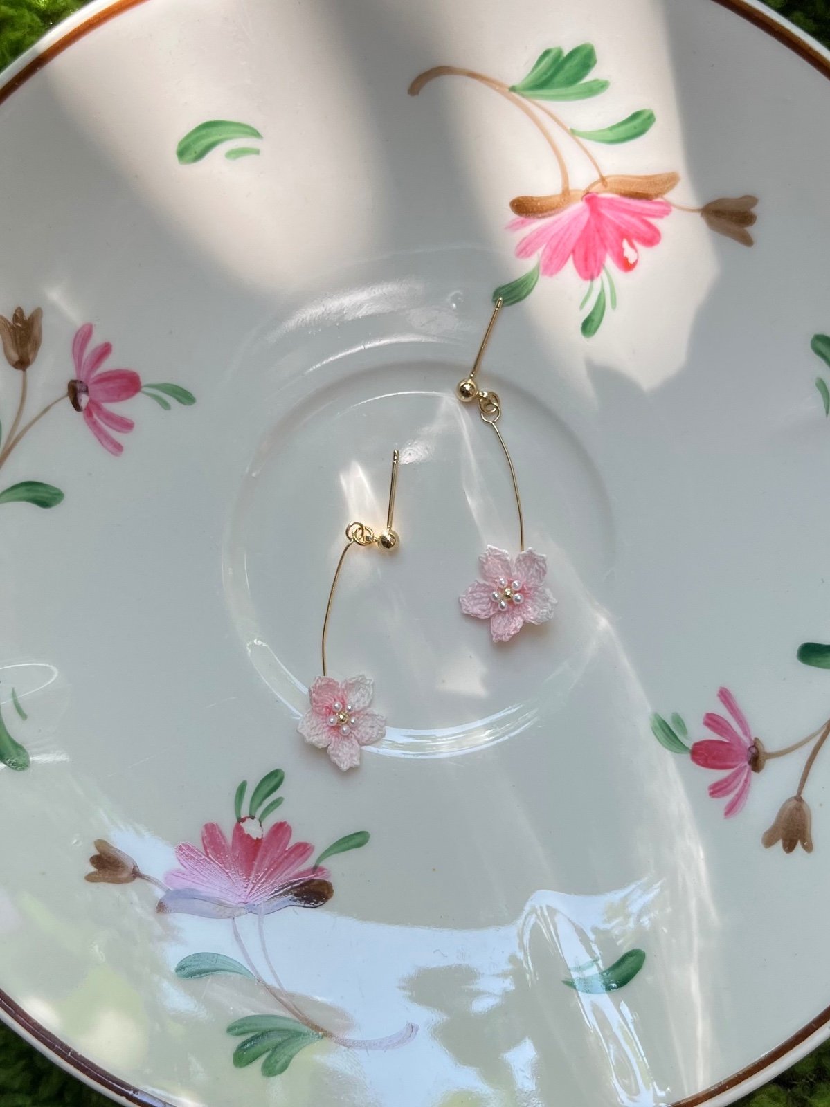 Kersenbloesem Oorbellen – Micro Haakwerk met Handgeverfde Bloemblaa… - 82588 Kersenbloesem Oorbellen – Micro Haakwerk met Handgeverfde Bloemblaadjes