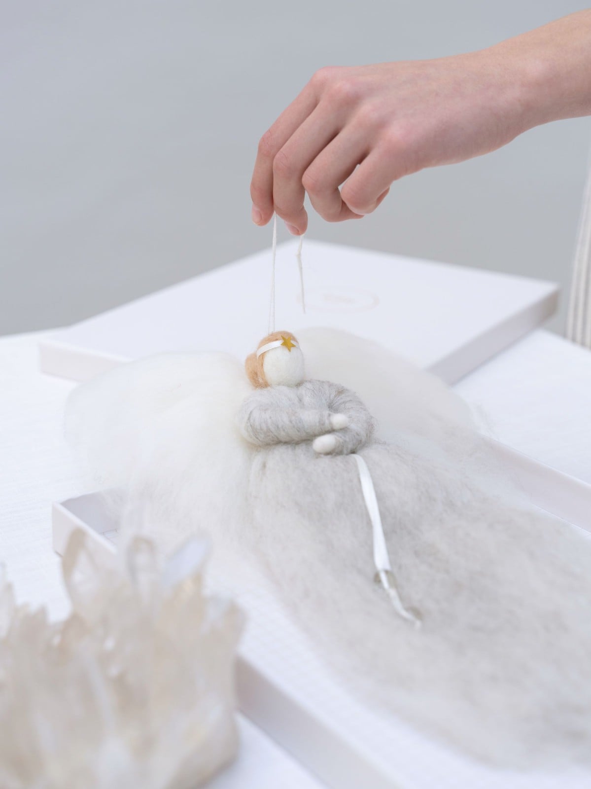 Beschermengel 'Irini' wit/ neutraal