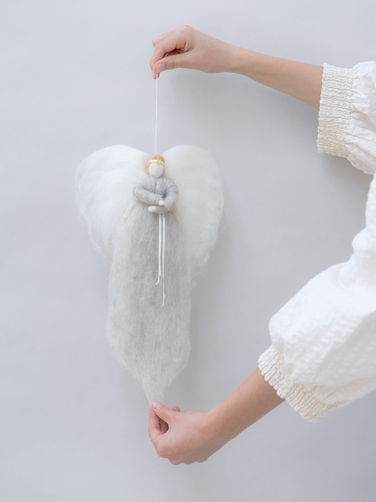 Beschermengel 'Irini' wit/ neutraal