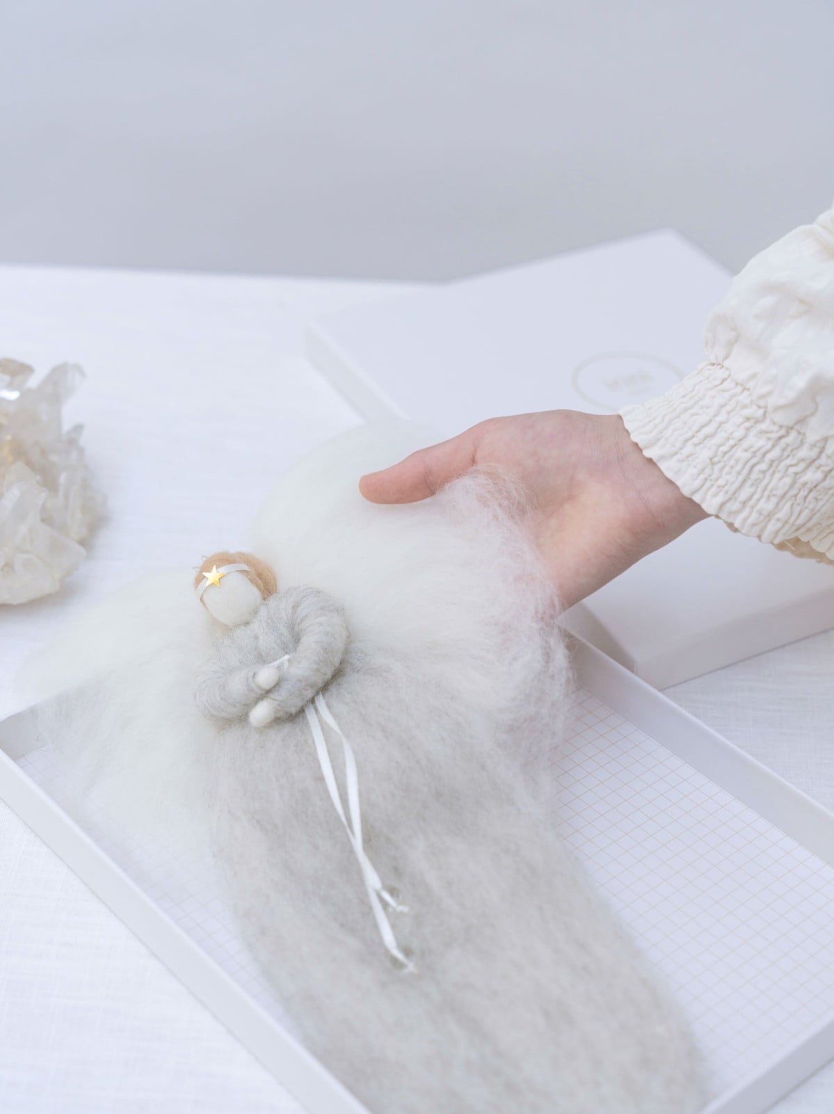 Beschermengel 'Irini' wit/ neutraal