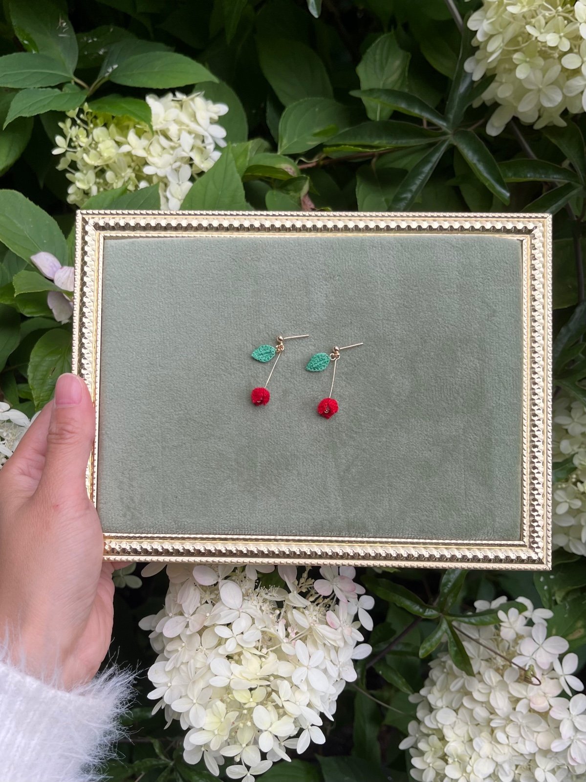 Micro Gehaakte Tulp Oorbellen met Blaadje – Meerdere Kleuren, Handgemaakte Lente Sieraden