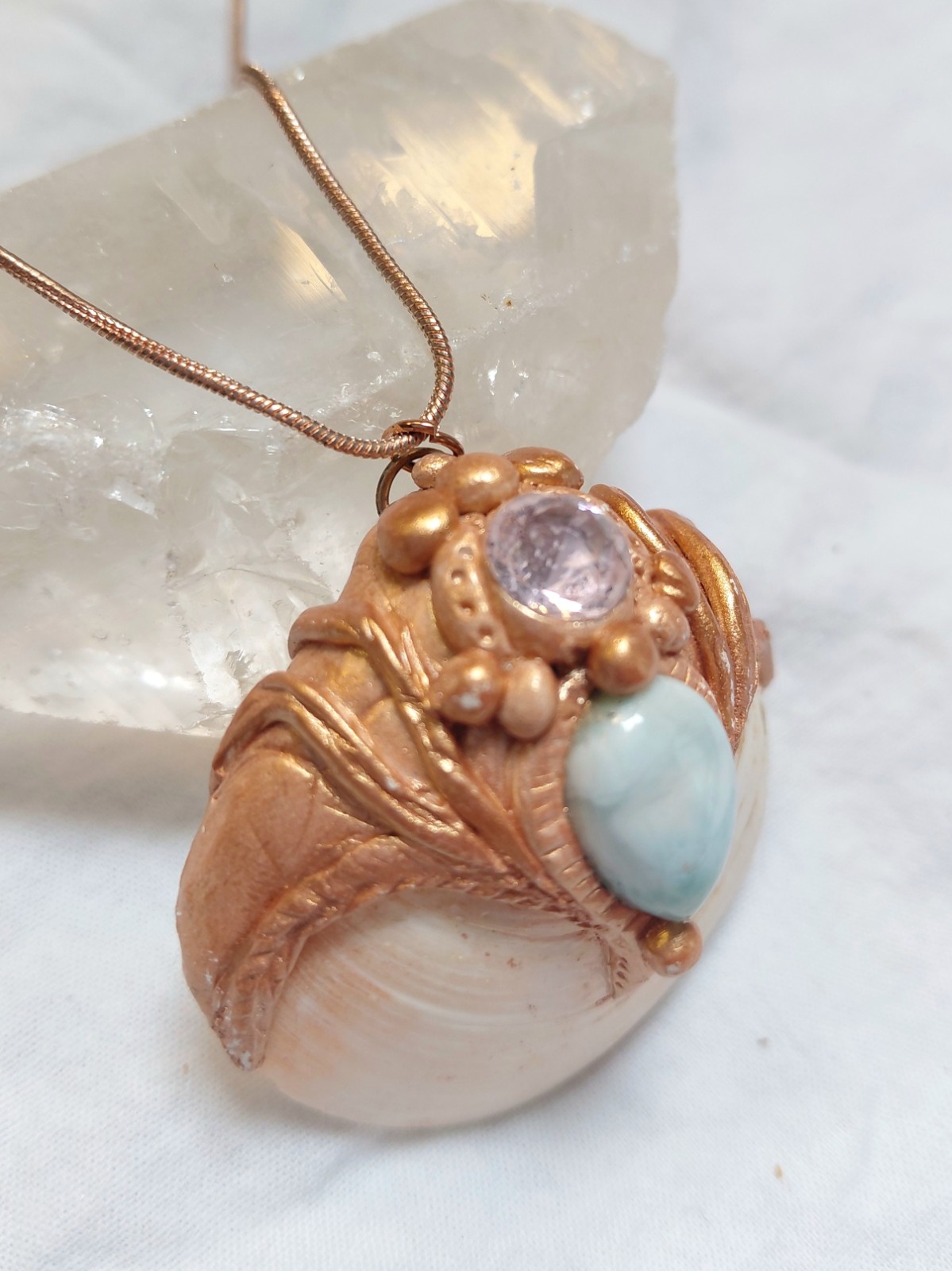 RVS slangenketting met hanger van schelp met Larimar en kristal - 143542 RVS slangenketting met hanger van schelp met Larimar en kristal