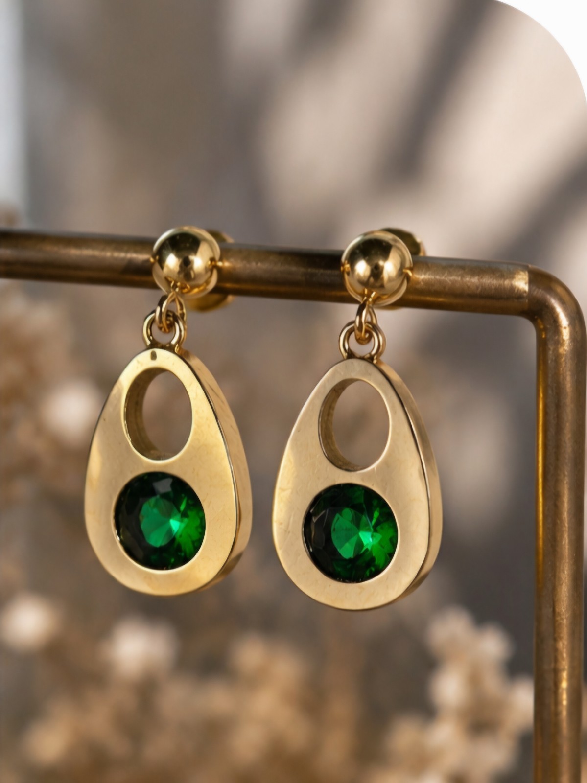 π Elegante RVS Vergulde Oorbellen met Smaragdgroene Steen β Tijdβ¦ - 148045 π Elegante RVS Vergulde Oorbellen met Smaragdgroene Steen β Tijdloos & Chic