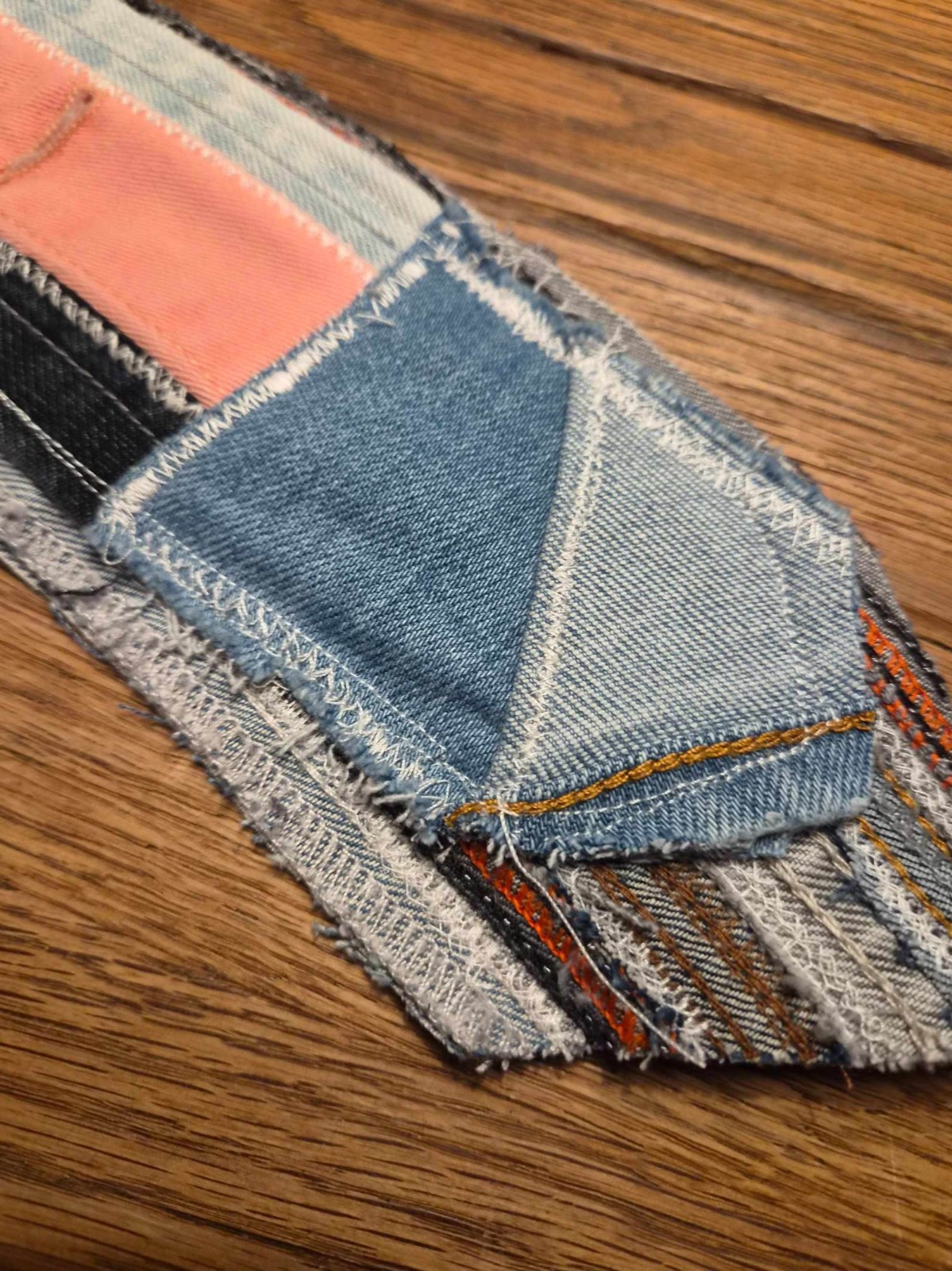 Upcycled Denim Ketting-Stropdas met Parels – One of a Kind - 153332 Upcycled Denim Ketting-Stropdas met Parels – One of a Kind