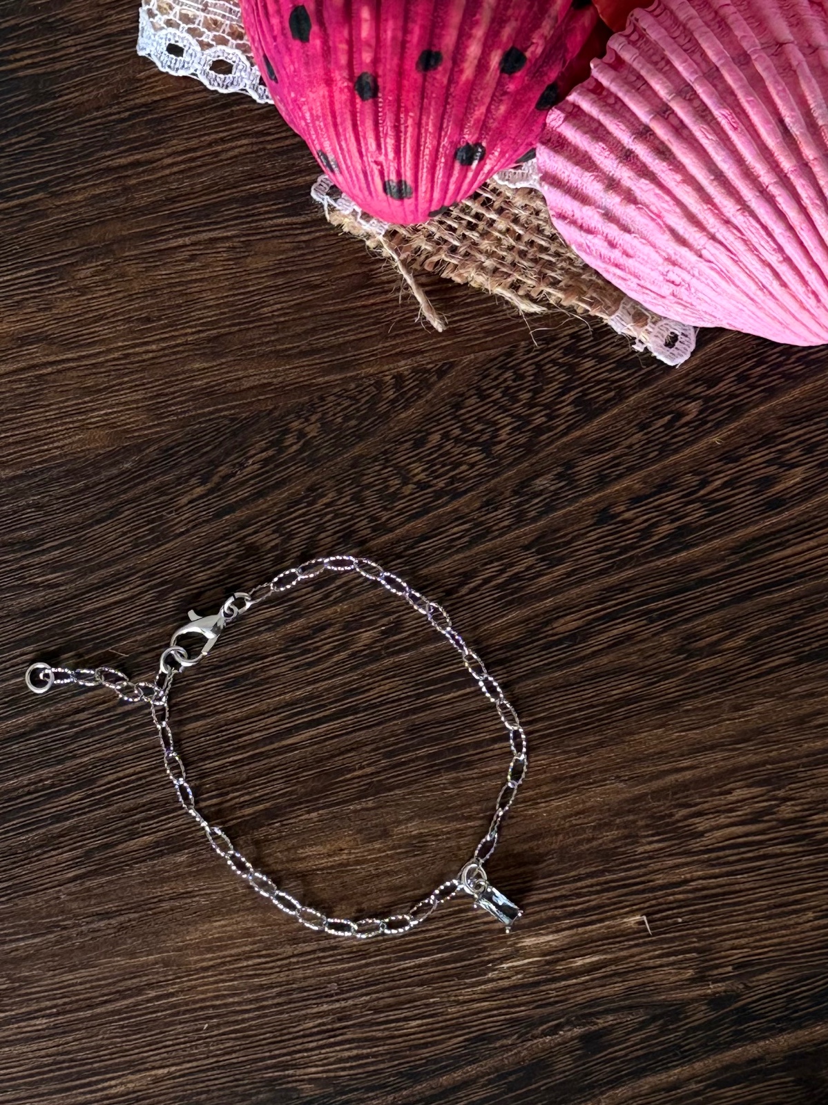 Zilverkleurig armbandje met kleine hanger