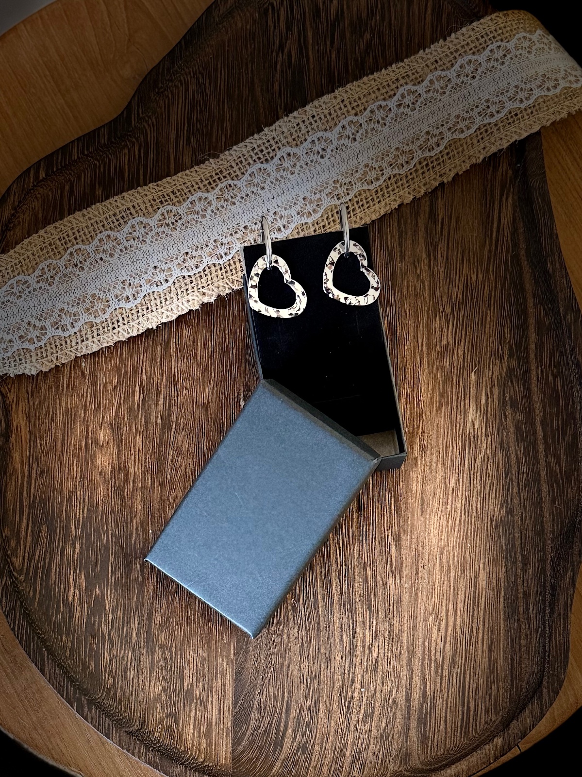 Zilverkleurige oorbellen met hart - 154231 Zilverkleurige oorbellen met hart