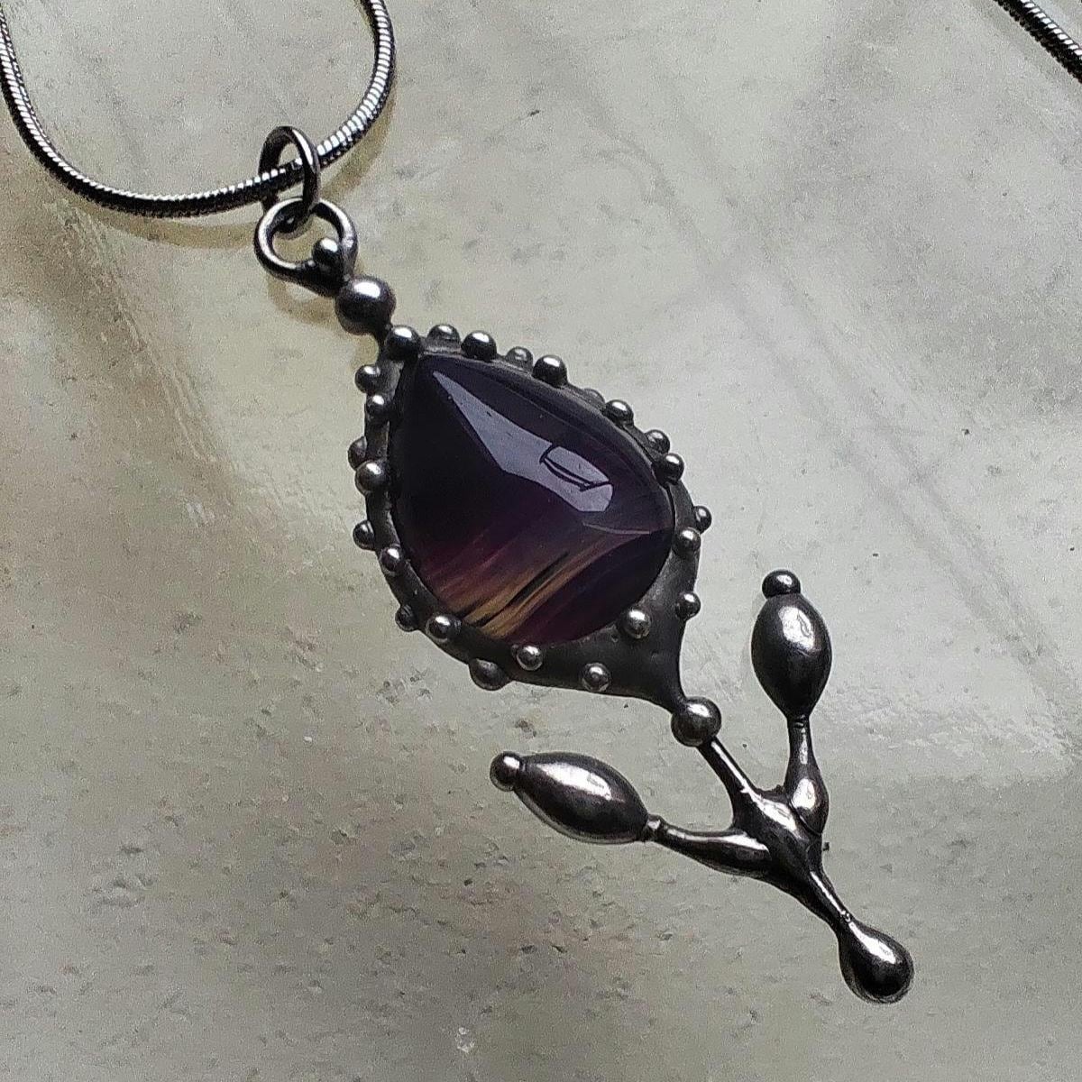 Handgemaakte bloemenketting van zilverkleurig koper en tinlegering - 141277 Handgemaakte bloemenketting van zilverkleurig koper en tinlegering
