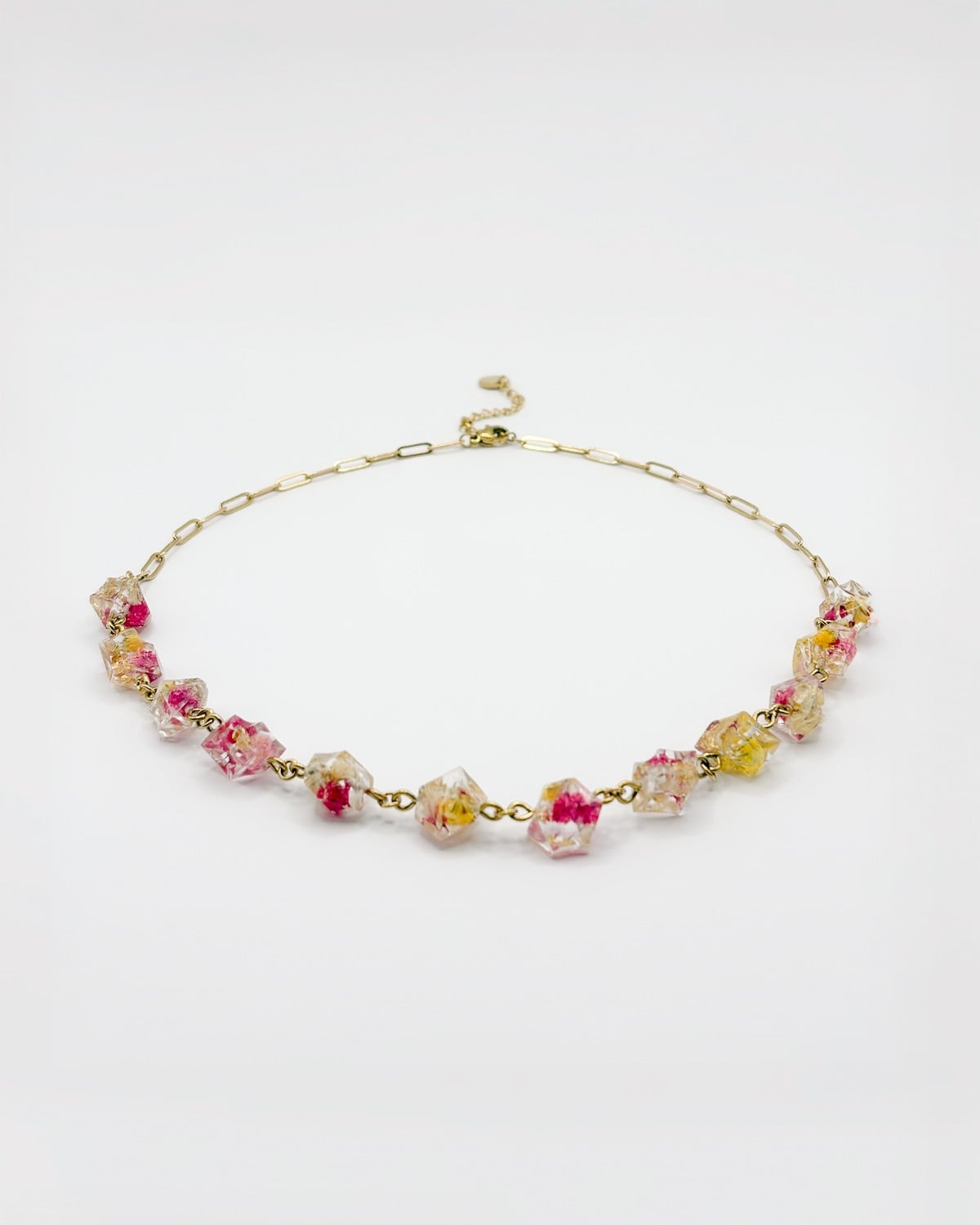 Kristalvormige Kralen Ketting met Echte Bloemen uit Lugano (Strawberr… - 125732 Kristalvormige Kralen Ketting met Echte Bloemen uit Lugano (Strawberry Lemonade)