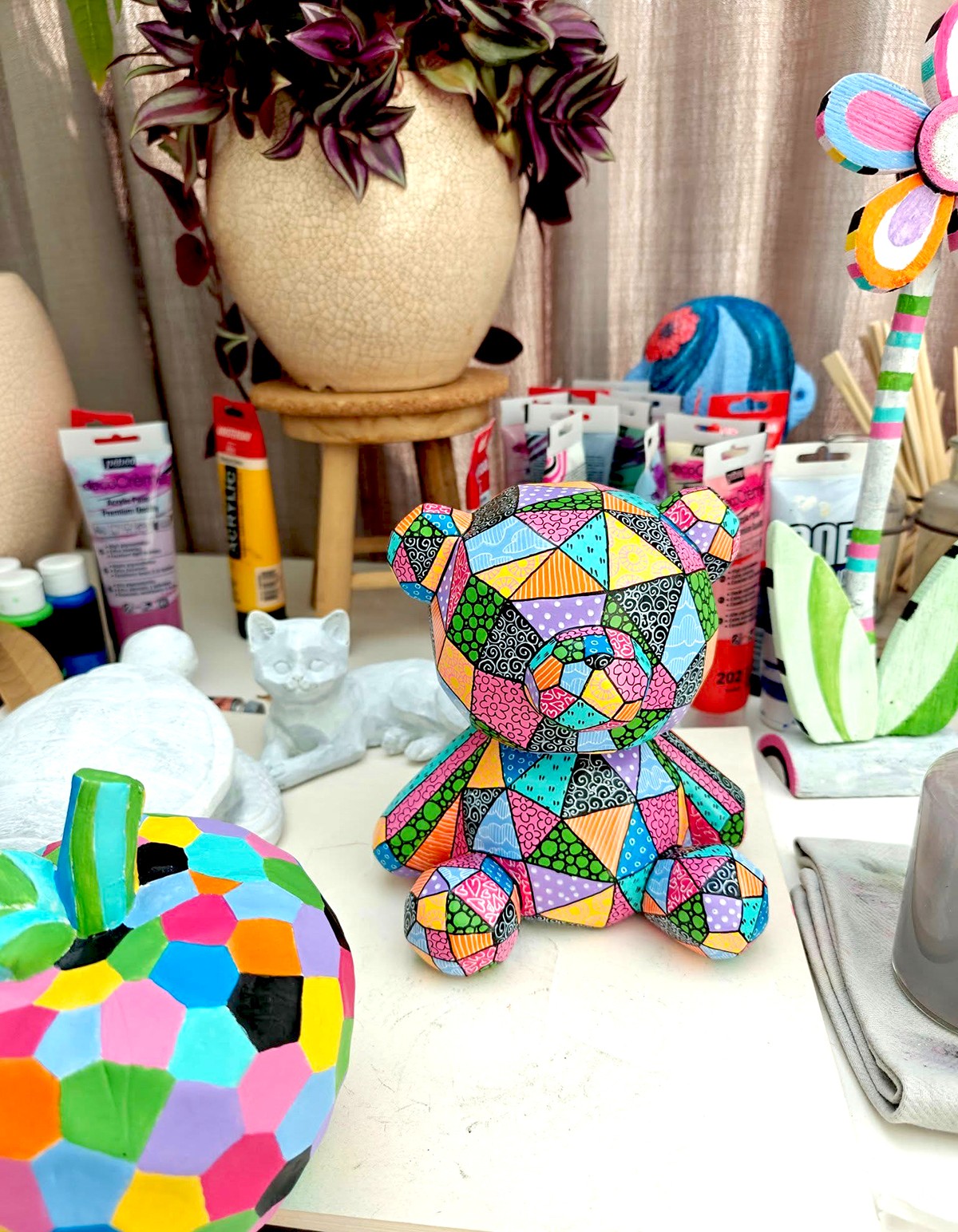 Teddybeer – Handgeschilderd Kleurrijk Beeldje