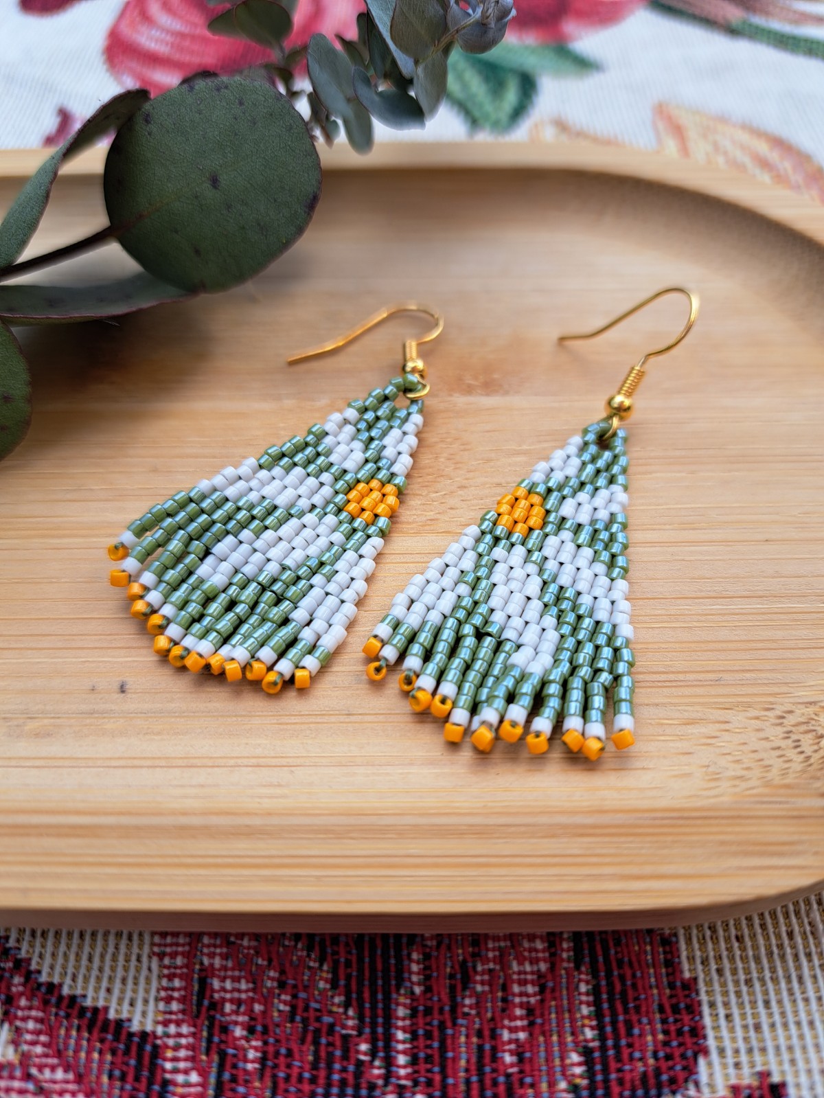 Kralenoorbellen Madelief – Handgemaakt met Miyuki Delica in 3 kleurencombi’s