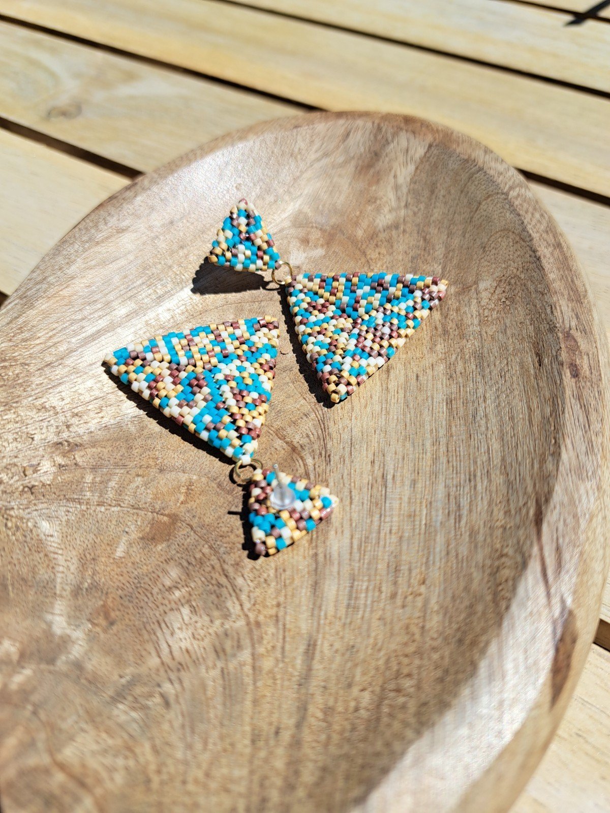 Confetti Kralenoorbellen Cleopatra – handgemaakt met blauw, beige, … - 82023 Confetti Kralenoorbellen Cleopatra – handgemaakt met blauw, beige, bruin & goudkleurige Miyuki kralen (5 cm) SALE!