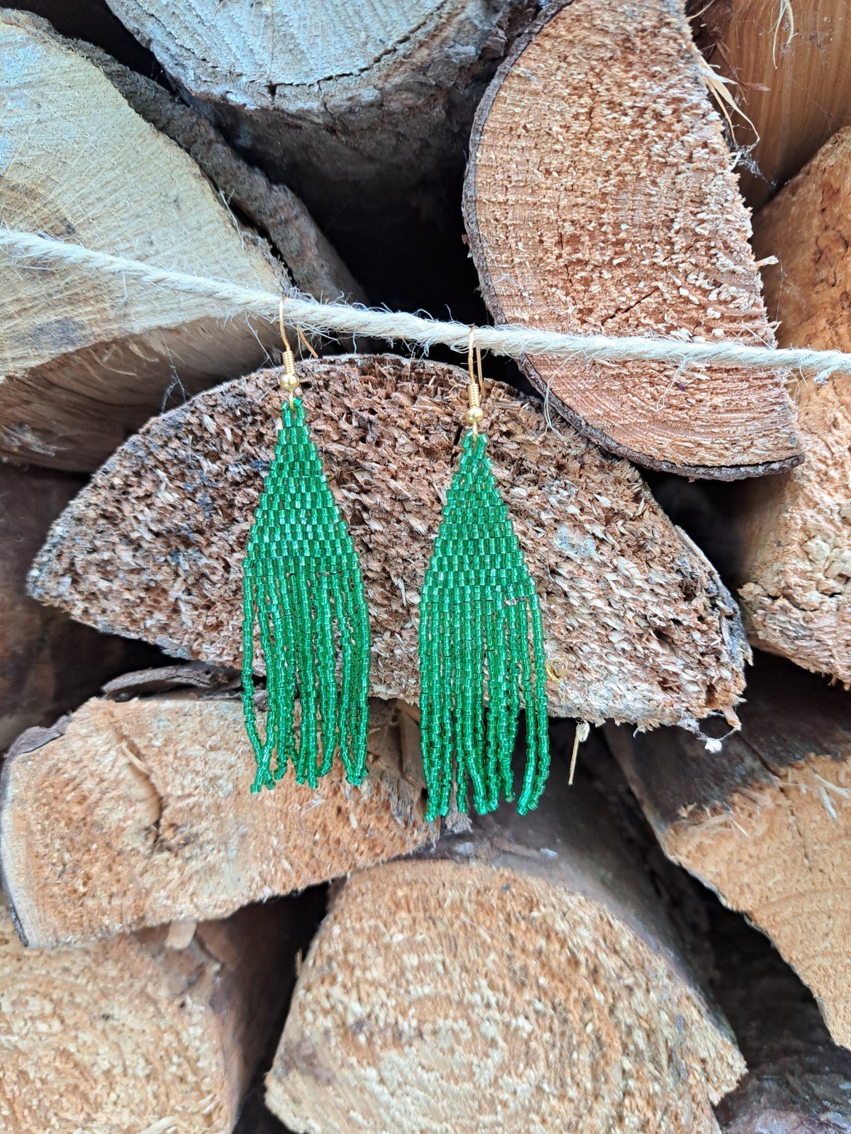 Fringe oorbellen Green Goddess – groen, glaskralen, 8,5 cm lang