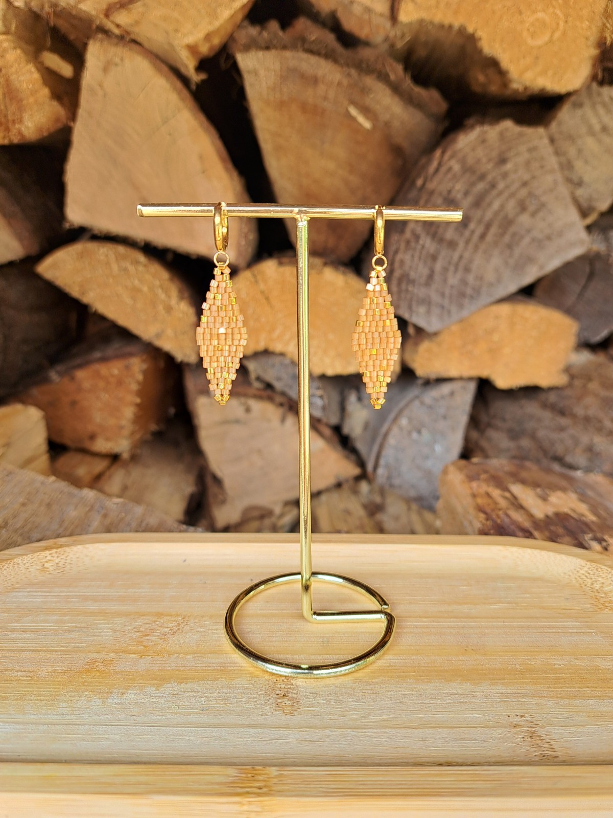 Terracotta oorbellen met goudkleurige ringen – lichtgewicht, 4,5 cm lang