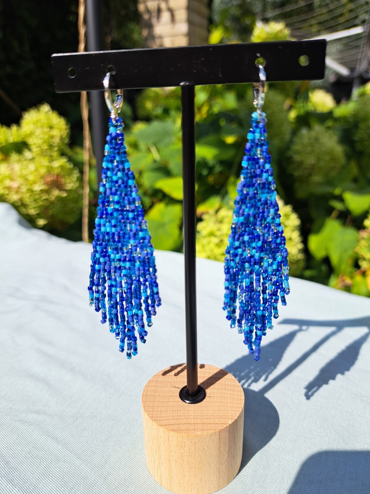 Fringe oorbellen Confetti Blue Tone – brick stitch, Miyuki Delica kralen, 9 cm lang, rvs ringen