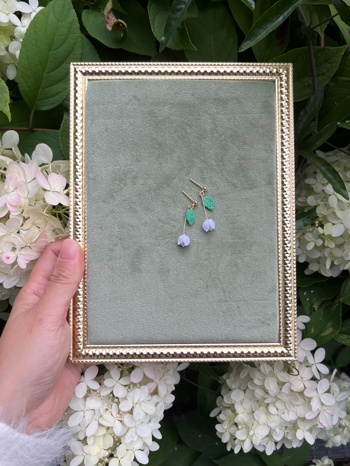 Micro Gehaakte Tulp Oorbellen met Blaadje – Meerdere Kleuren, Handgemaakte Lente Sieraden