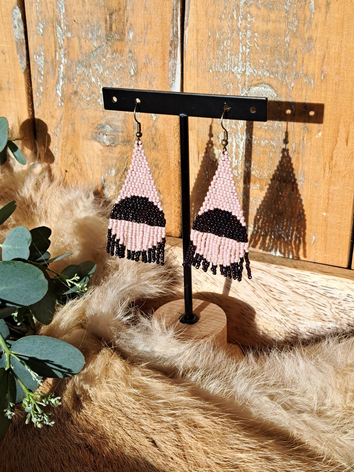 Fringe oorbellen Sunset Circle – colourblock design, Toho beads, 8 … - 103928 Fringe oorbellen Sunset Circle – colourblock design, Toho beads, 8 cm lang, bronskleurige oorhaken