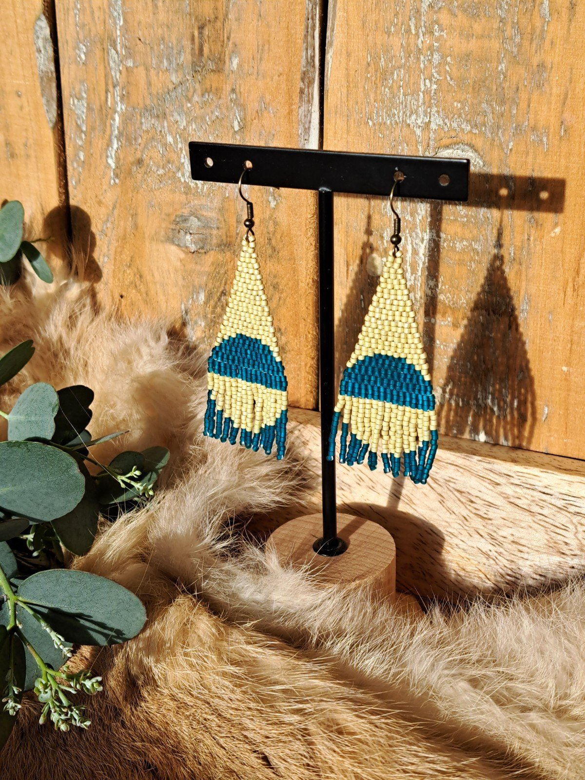 Fringe oorbellen Sunset Circle – colourblock design, Toho beads, 8 … - 103929 Fringe oorbellen Sunset Circle – colourblock design, Toho beads, 8 cm lang, bronskleurige oorhaken