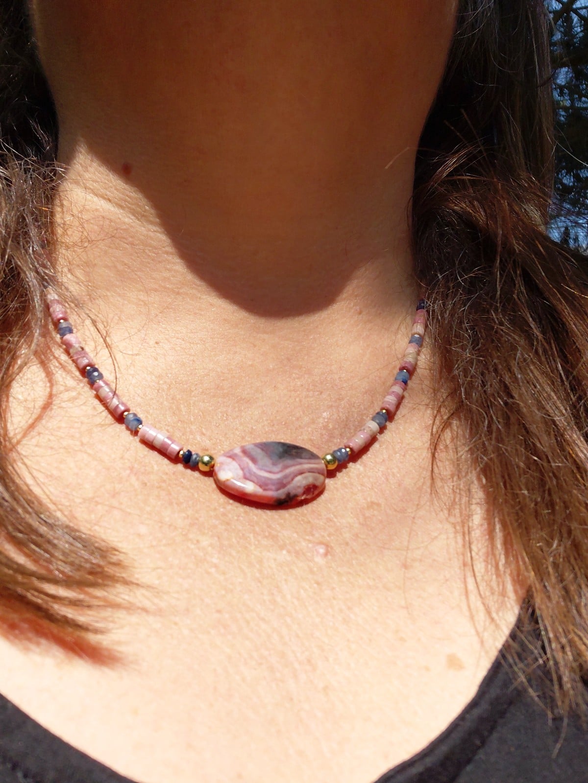 Pink Treasure: Ketting met grote roze agaat, rhodoniet en blauwe aventurijn