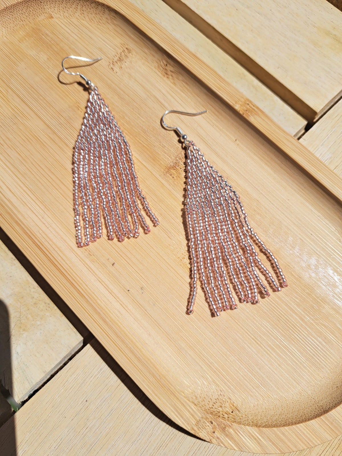Fringe oorbellen Silver Bloom – glaskralen met roze gloed, 8,5 cm l… - 84164 Fringe oorbellen Silver Bloom – glaskralen met roze gloed, 8,5 cm lang, zilveren oorhake