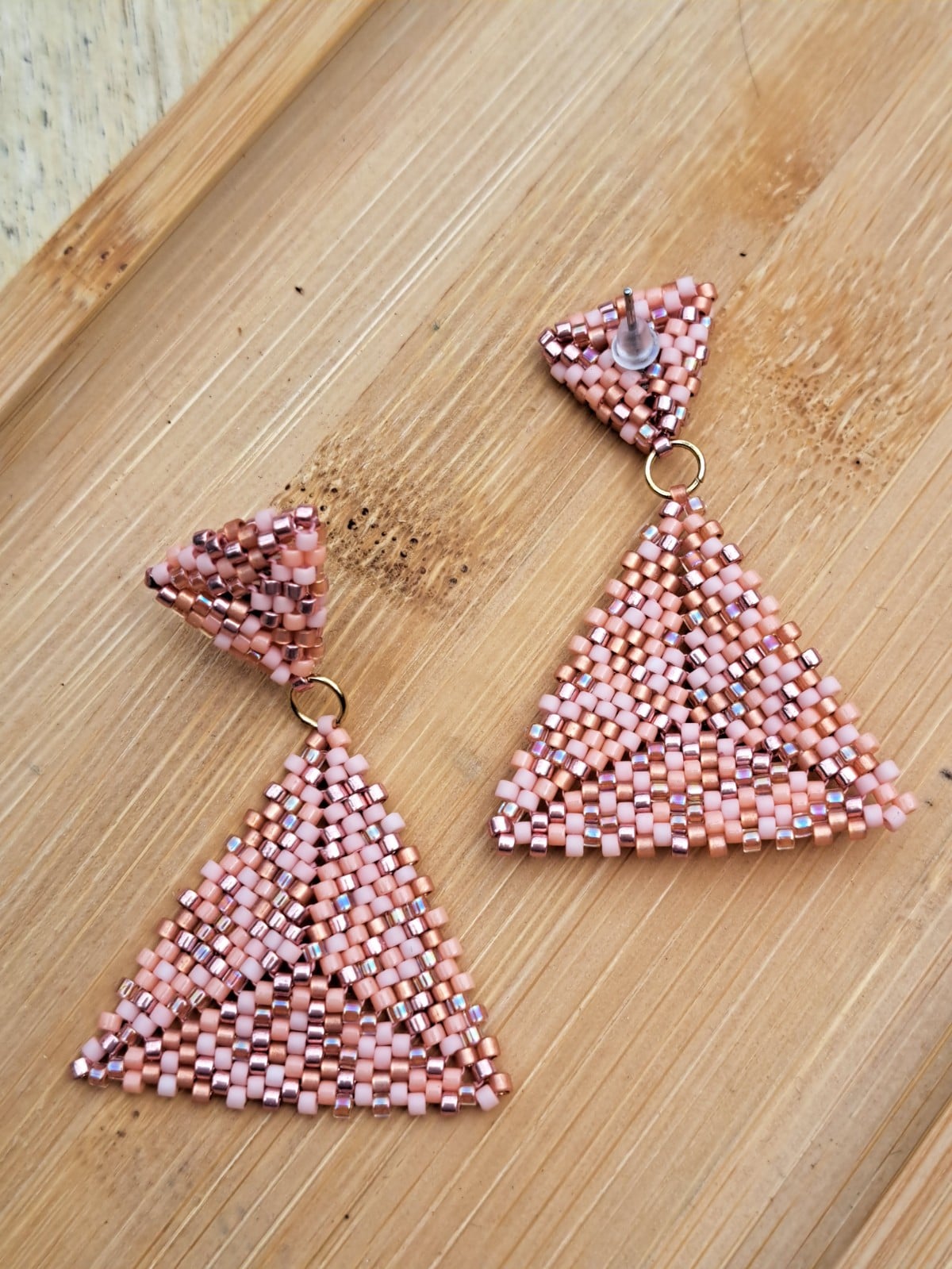Handgemaakte oorbellen met kralen - Confetti design in rozetinten met… - 85737 Handgemaakte oorbellen met kralen - Confetti design in rozetinten met rvs oorstekers