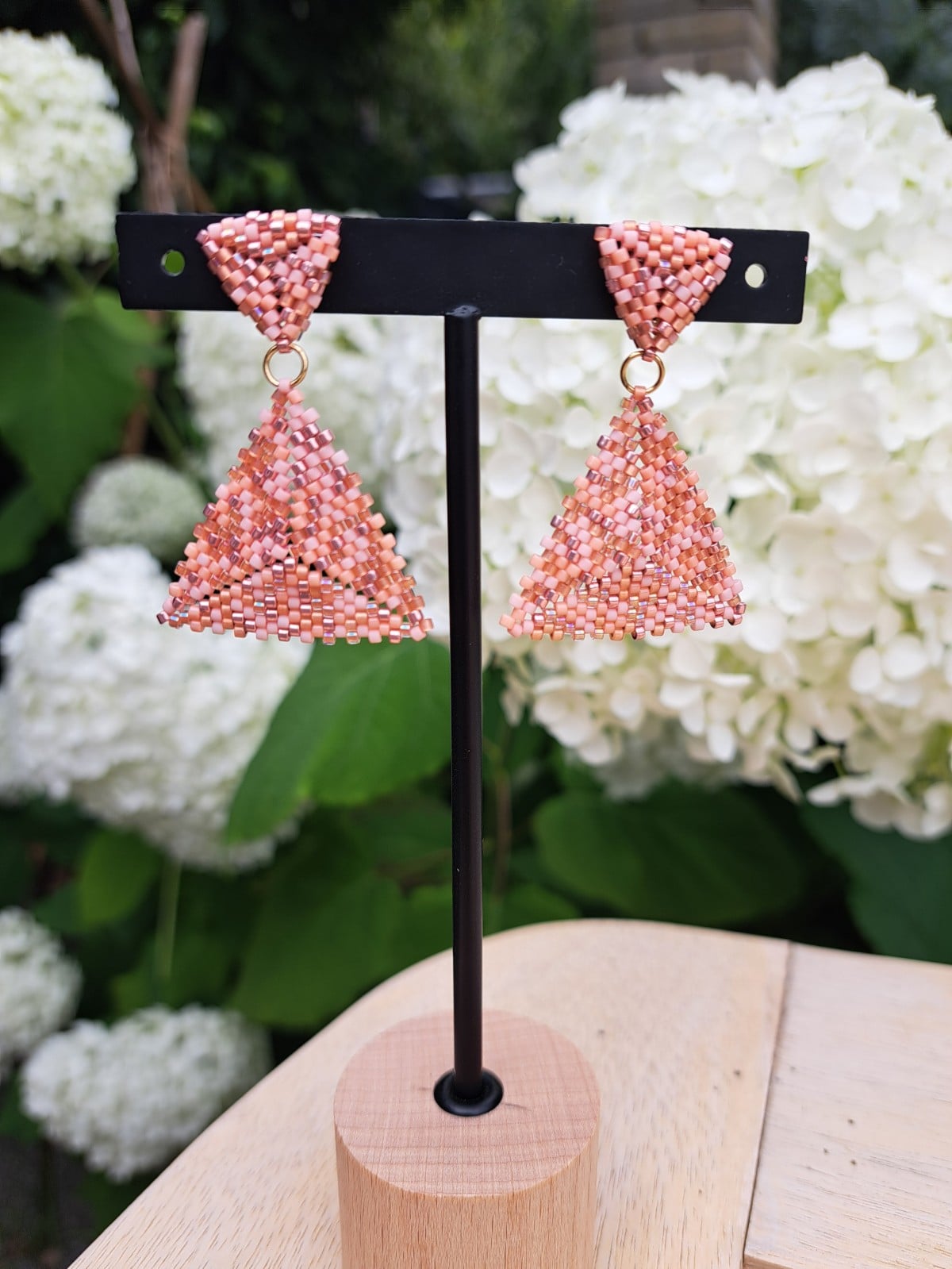 Handgemaakte oorbellen met kralen - Confetti design in rozetinten met… - 85739 Handgemaakte oorbellen met kralen - Confetti design in rozetinten met rvs oorstekers