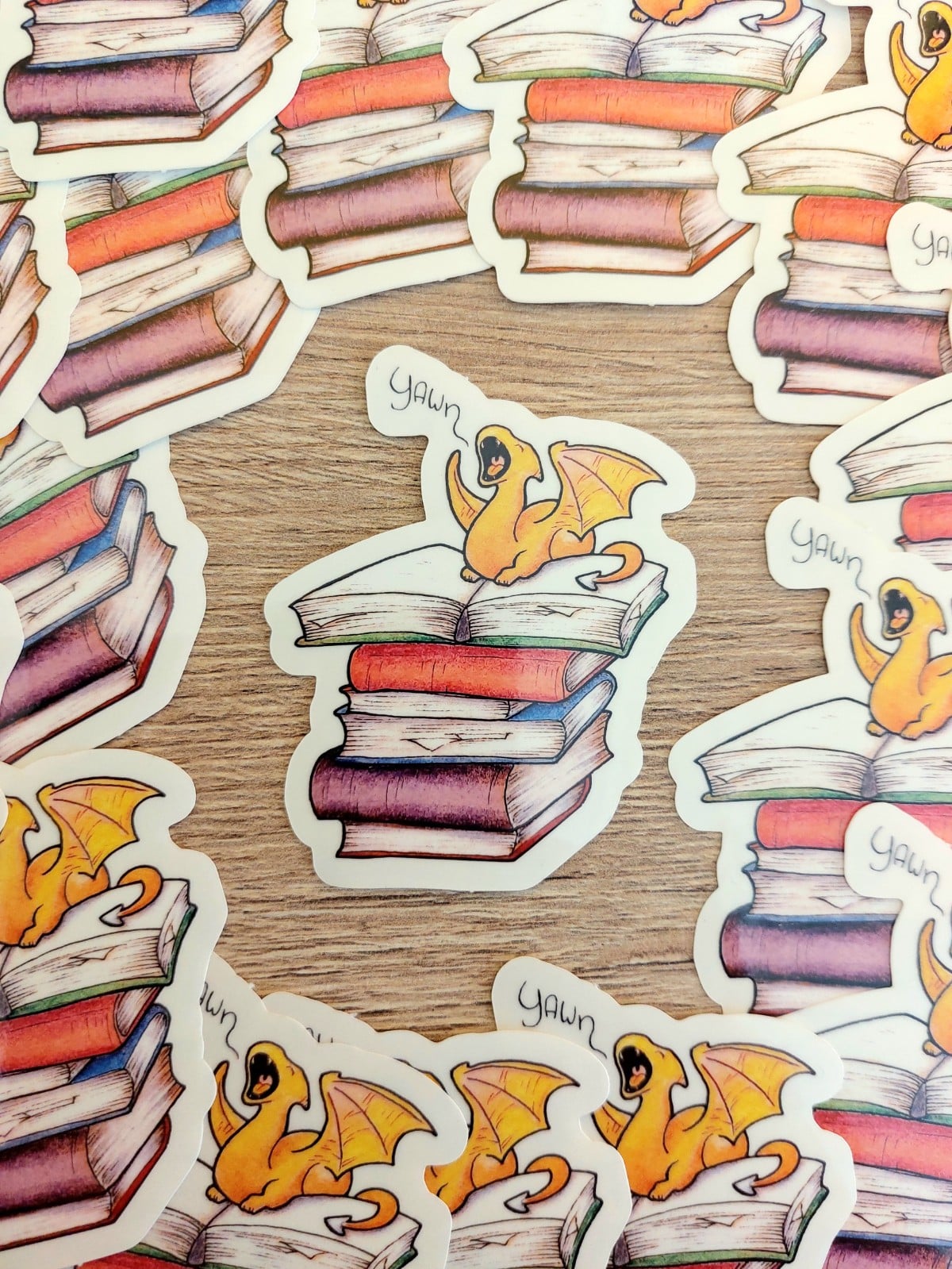 Boek dragon sticker, transparant, vaatwasser proof 4,7x6 cm - 149367 Boek dragon sticker, transparant, vaatwasser proof 4,7x6 cm