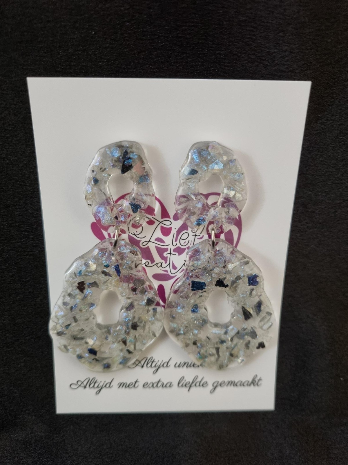 Epoxy oorbellen ‘flair’ ingelegd met gespiegeld glas - 46498.jpeg Epoxy oorbellen ‘flair’ ingelegd met gespiegeld glas