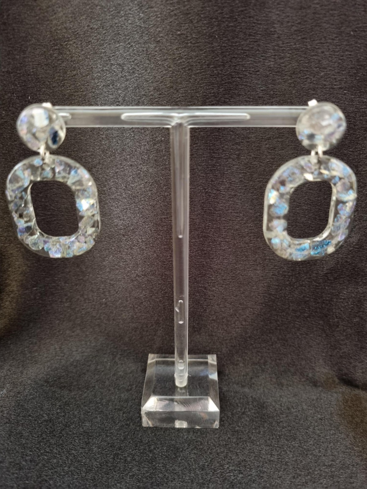 Epoxy oorbellen ‘ovaaltje’ ingelegd met gespiegeld glas - 46505.jpeg Epoxy oorbellen ‘ovaaltje’ ingelegd met gespiegeld glas