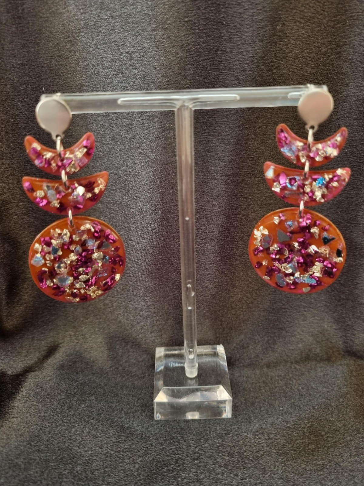 Epoxy oorbellen ‘volle maan’ ingelegd met gekleurd glas - 46515.jpeg Epoxy oorbellen ‘volle maan’ ingelegd met gekleurd glas