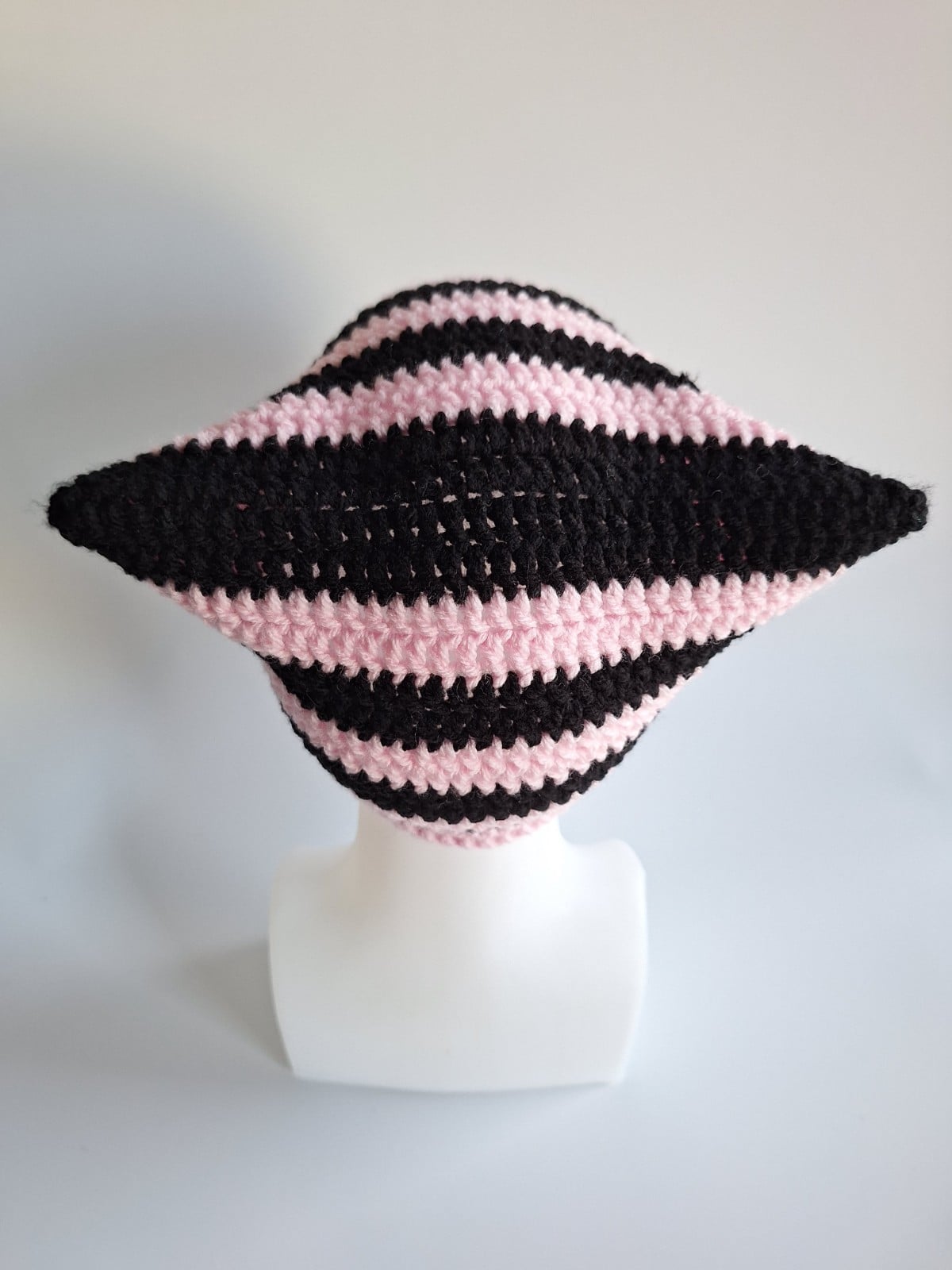 Muts 'Black & baby pink' - 47002.jpeg Gehaakte muts | Zwart en lichtroze