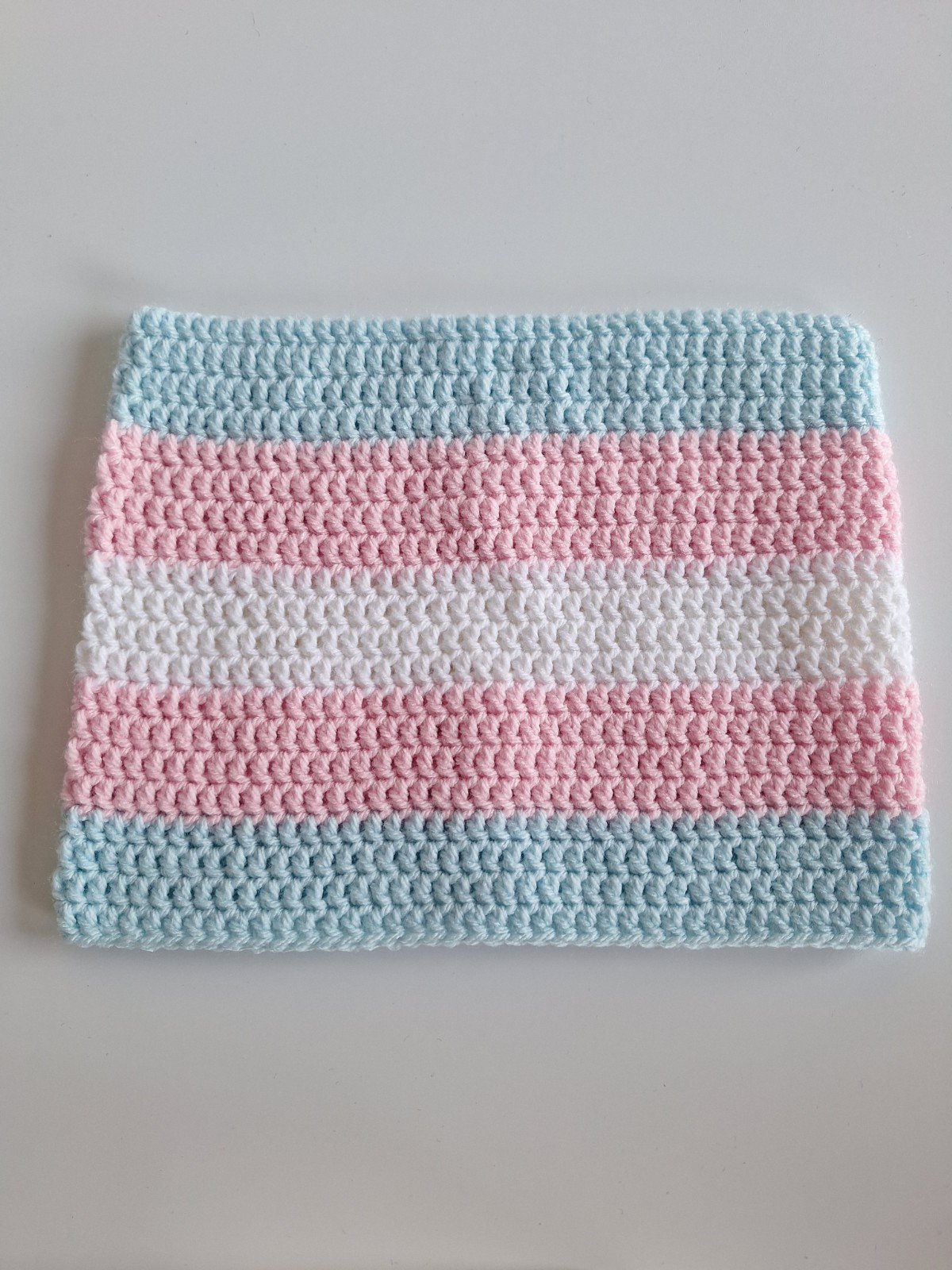 Muts 'transgender flag' - 46846.jpeg Gehaakte muts | Transgender vlag