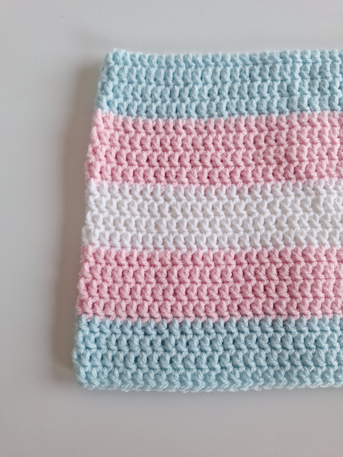 Muts 'transgender flag' - 46851.jpeg Gehaakte muts | Transgender vlag